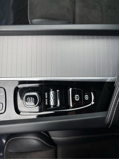 2019 Volvo XC60 T8 eAWD Plug-In Hybrid R-Design