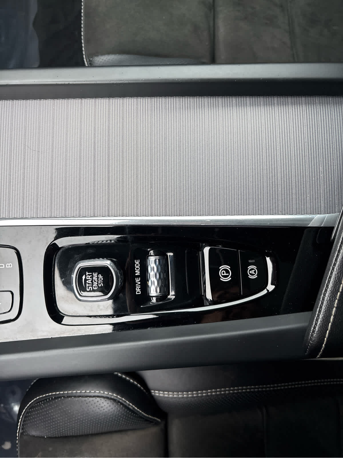 2019 Volvo XC60 T8 eAWD Plug-In Hybrid R-Design