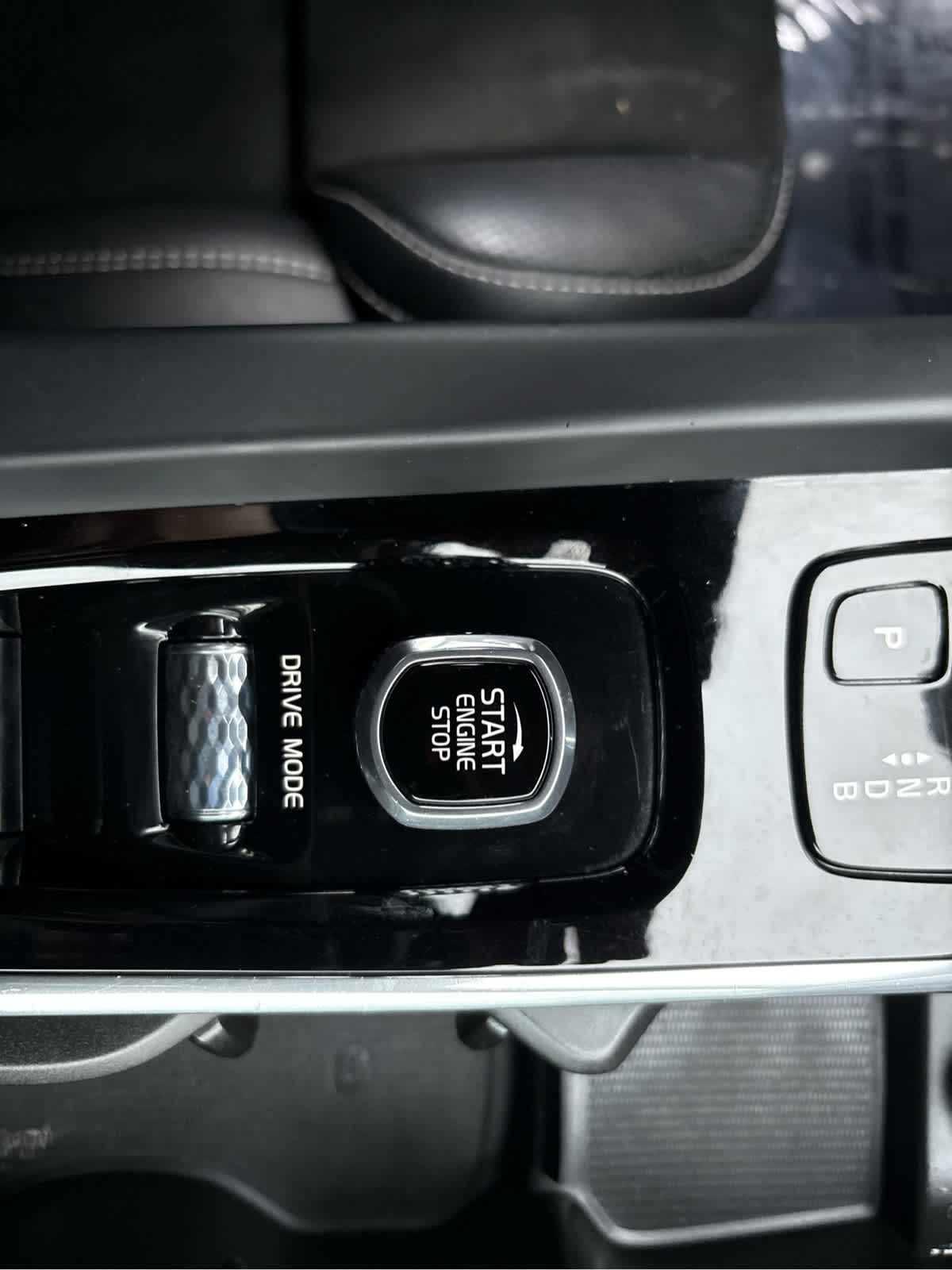 2019 Volvo XC60 T8 eAWD Plug-In Hybrid R-Design