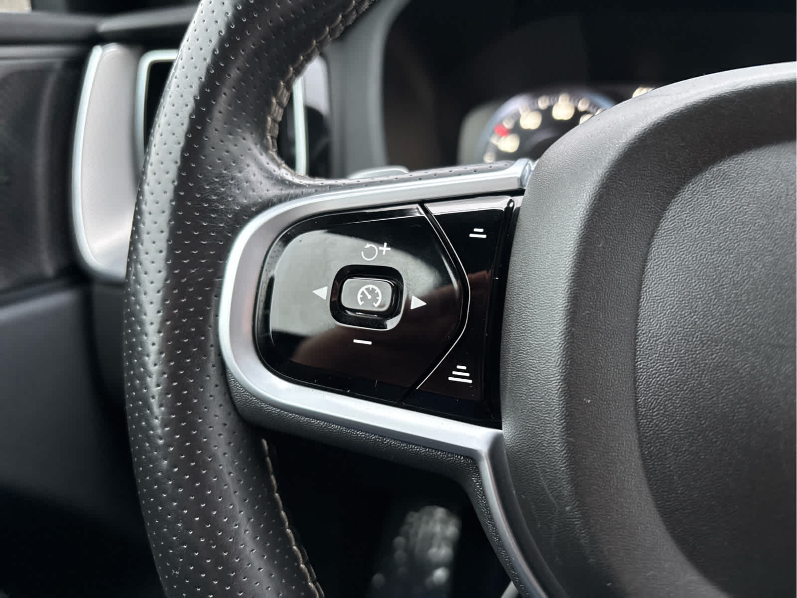 2019 Volvo XC60 T8 eAWD Plug-In Hybrid R-Design