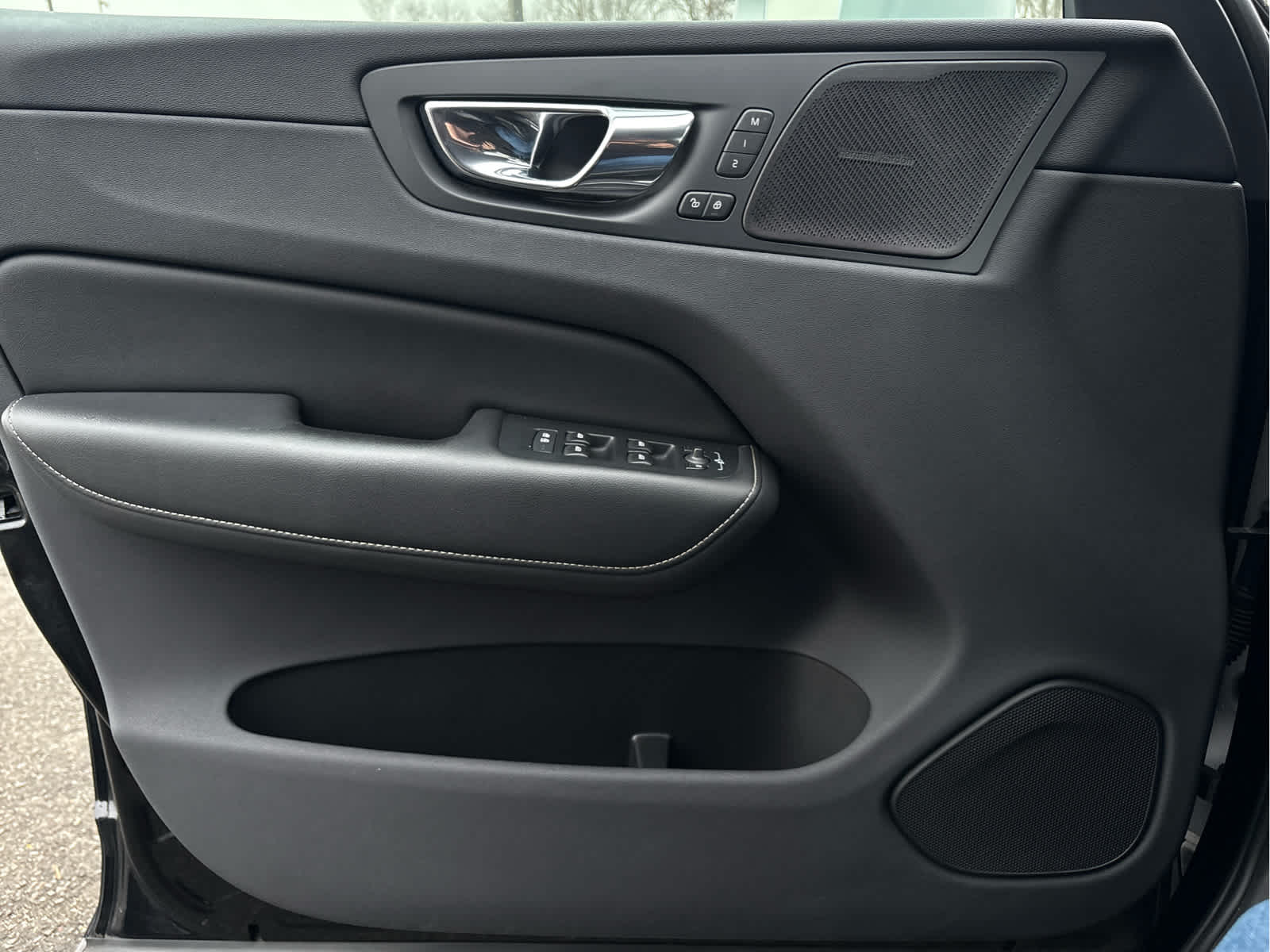 2019 Volvo XC60 T8 eAWD Plug-In Hybrid R-Design