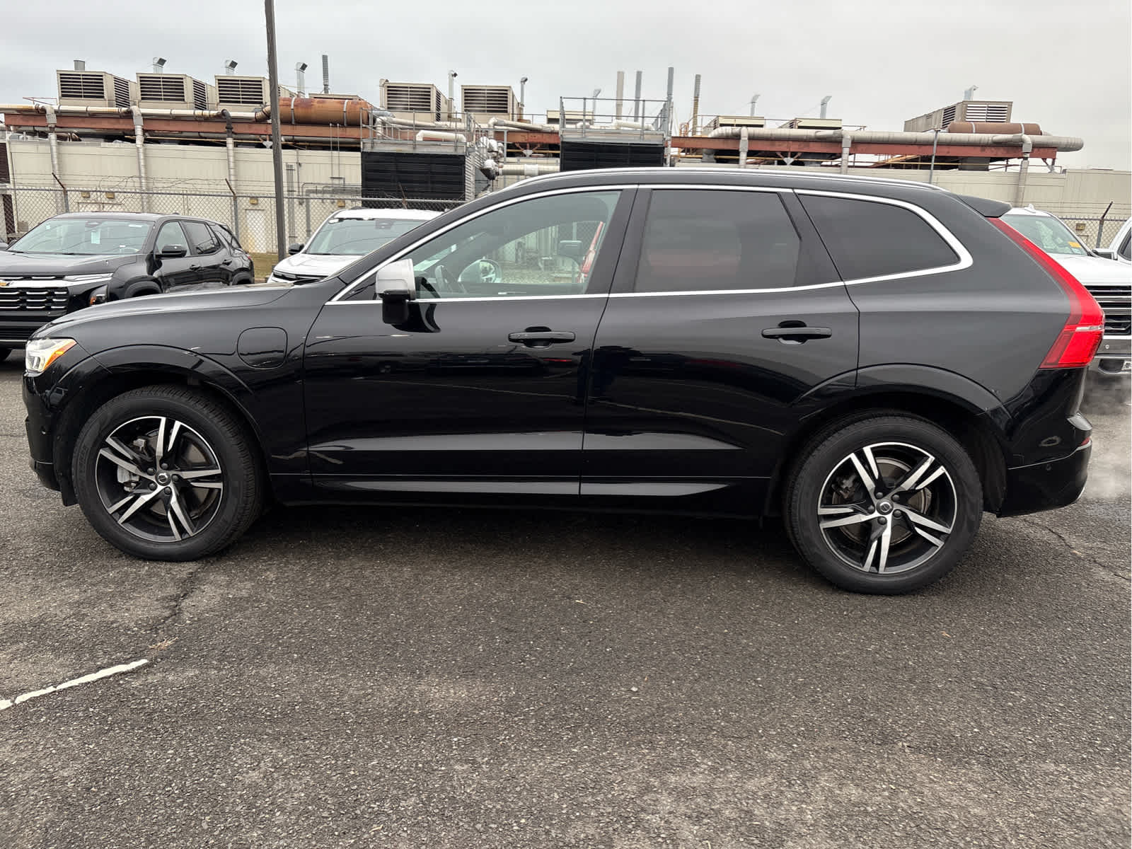 2019 Volvo XC60 T8 eAWD Plug-In Hybrid R-Design