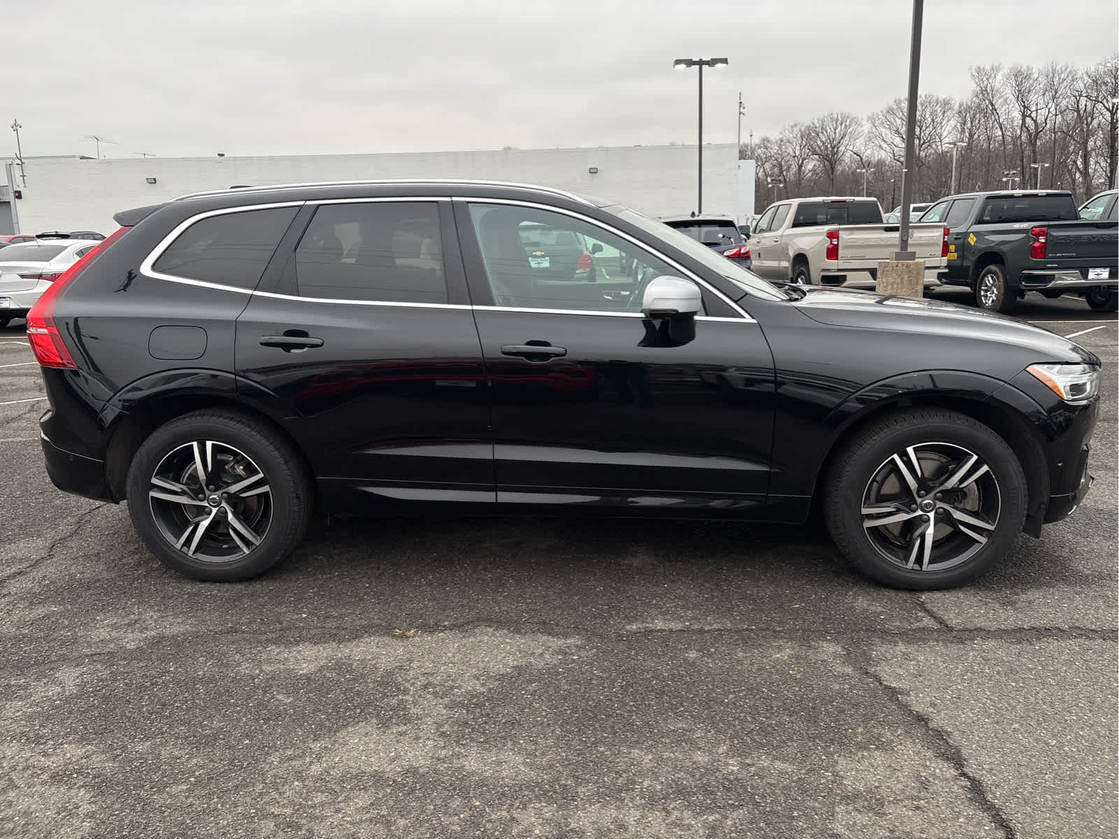 2019 Volvo XC60 T8 eAWD Plug-In Hybrid R-Design