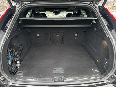 2019 Volvo XC60 T8 eAWD Plug-In Hybrid R-Design