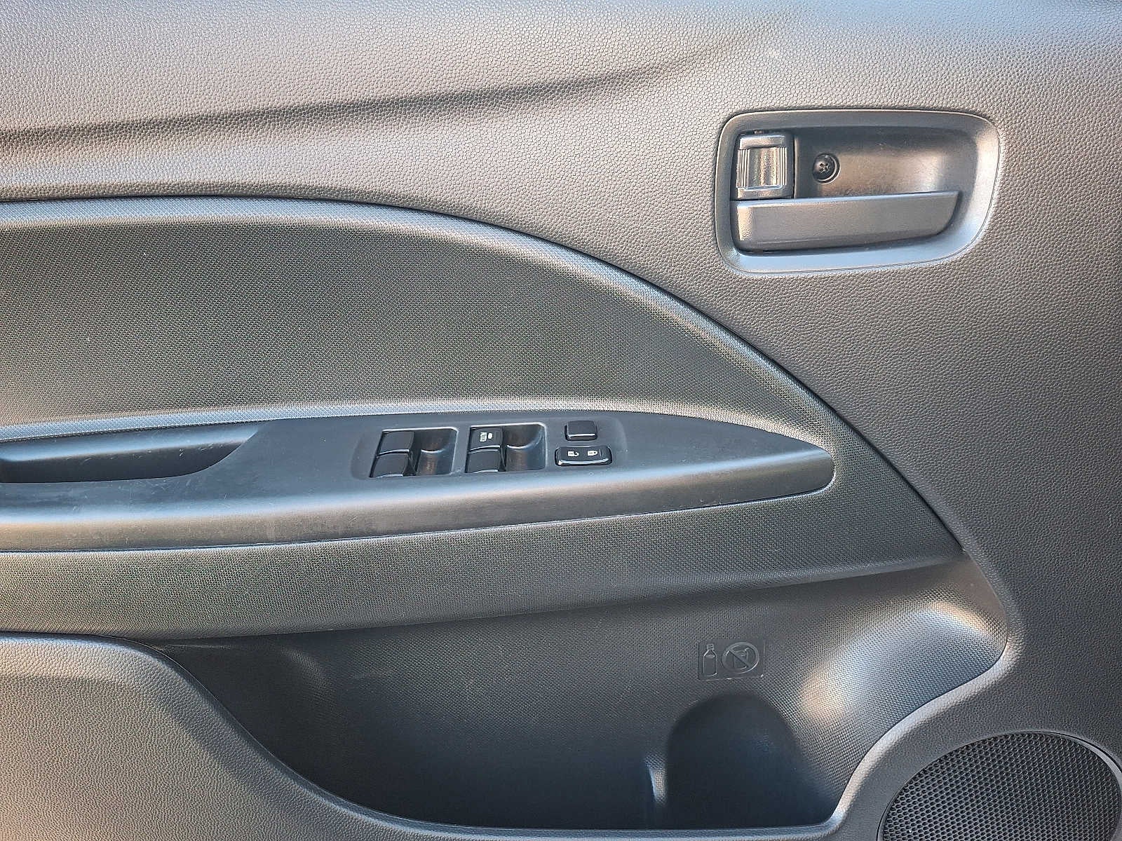 2024 Mitsubishi Mirage ES CVT
