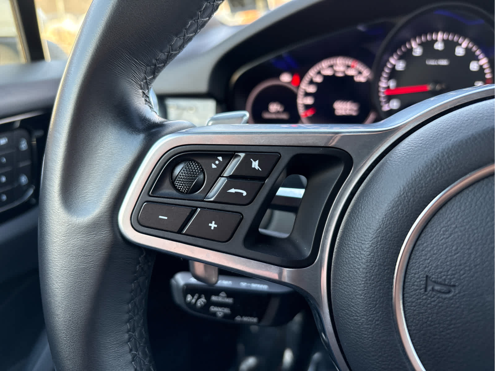 2022 Porsche Cayenne Platinum Edition AWD