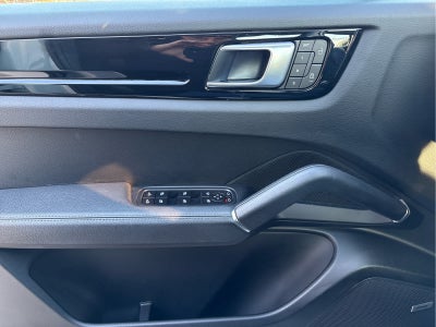 2022 Porsche Cayenne Platinum Edition AWD