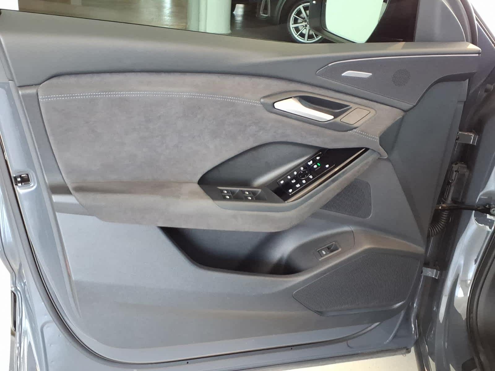 2025 Audi SQ6 e-tron Prestige quattro