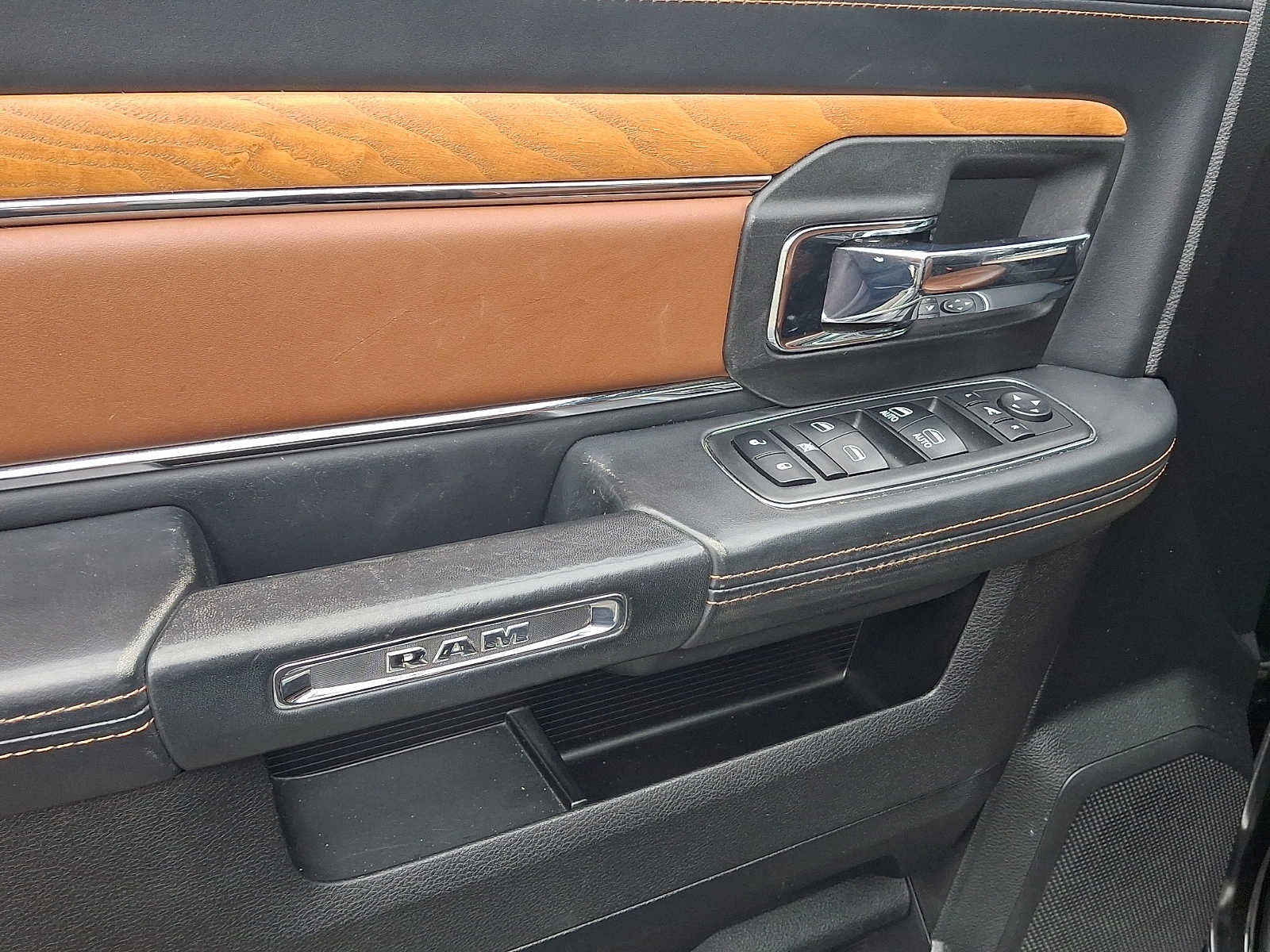 2017 RAM 1500 Longhorn 4x4 Crew Cab 57 Box