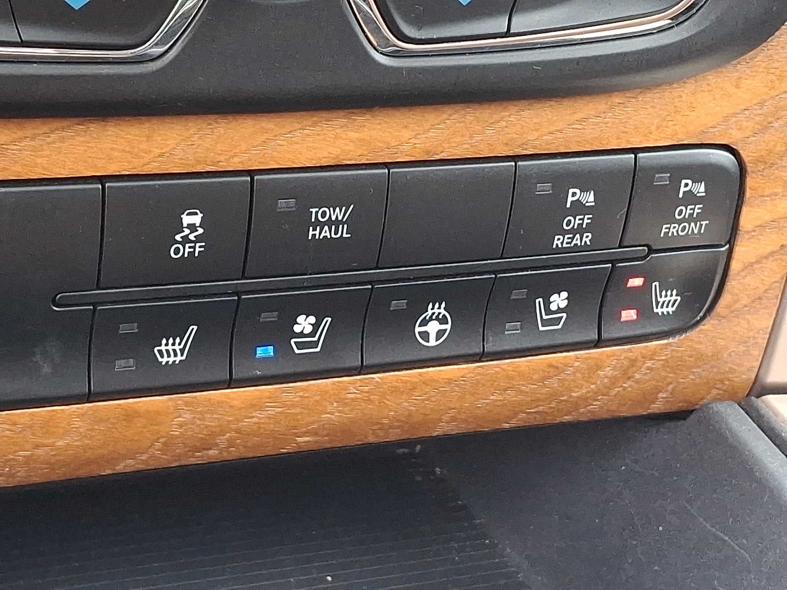 2017 RAM 1500 Longhorn 4x4 Crew Cab 57 Box