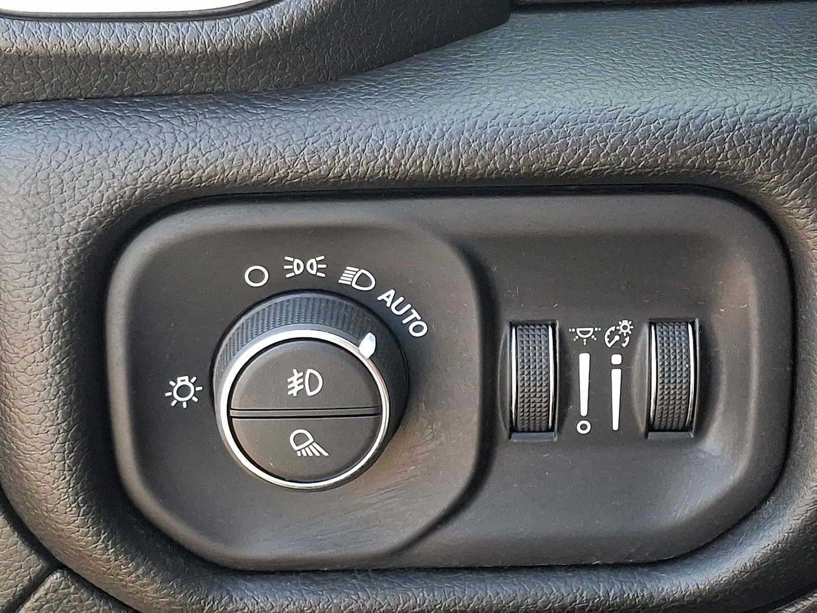 2025 RAM 1500 Big Horn 4x4 Crew Cab 57 Box