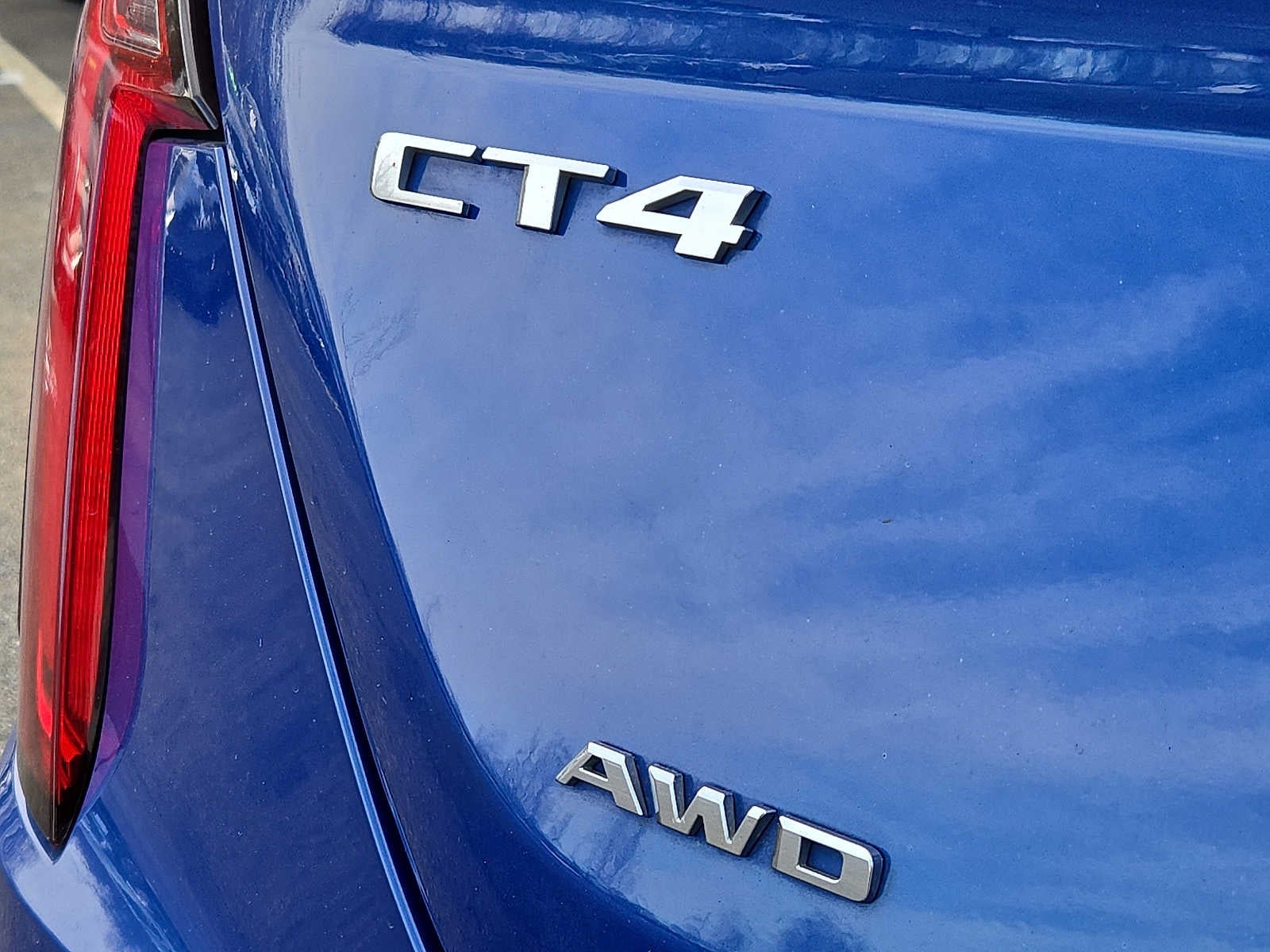 2023 Cadillac CT4 4dr Sdn Luxury