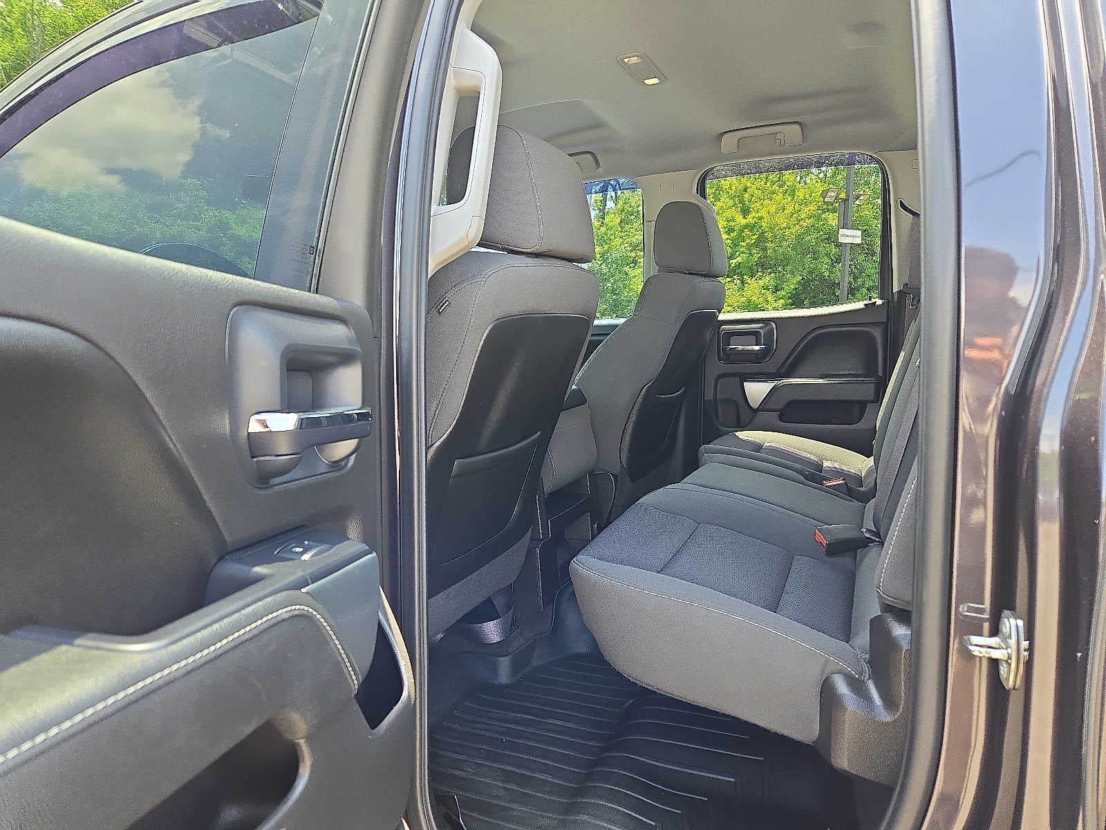 2015 Chevrolet Silverado 1500 4WD Double Cab 143.5 LT w/1LT