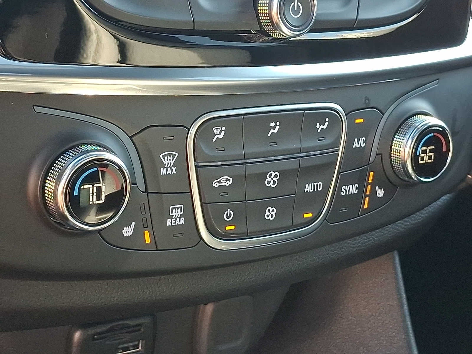 2023 Chevrolet Traverse AWD 4dr LT Leather