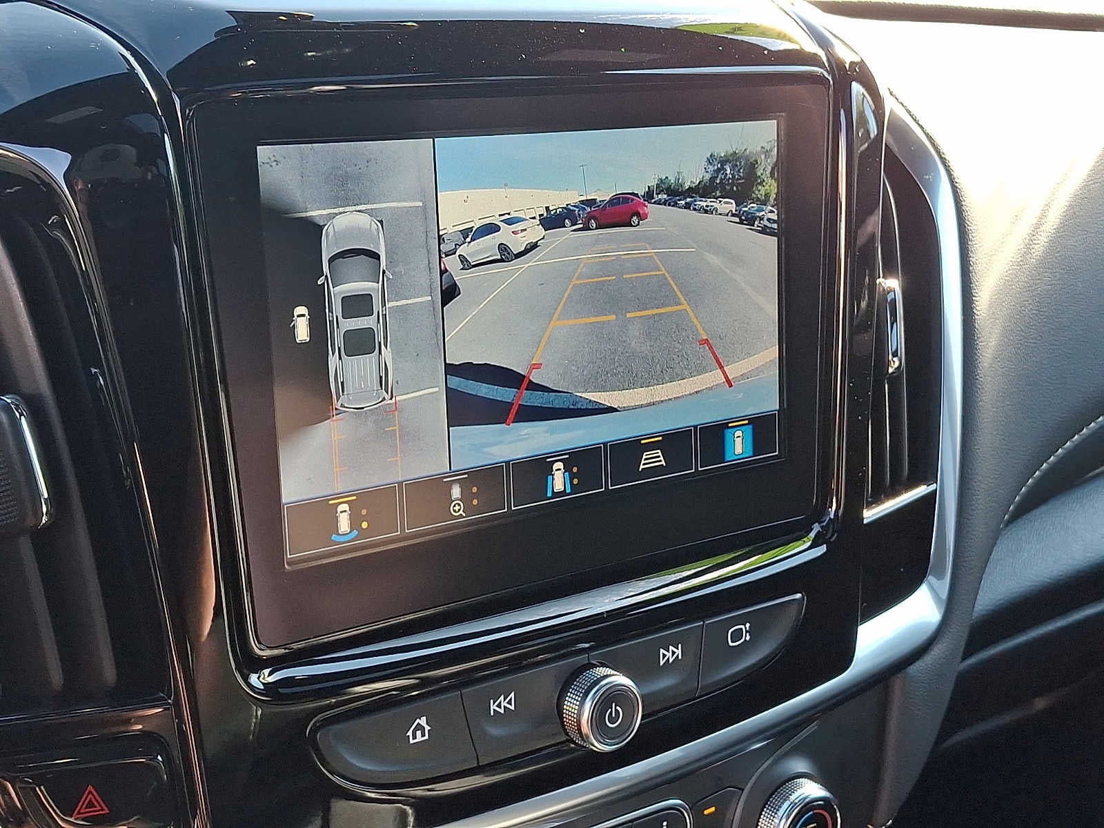 2023 Chevrolet Traverse AWD 4dr LT Leather