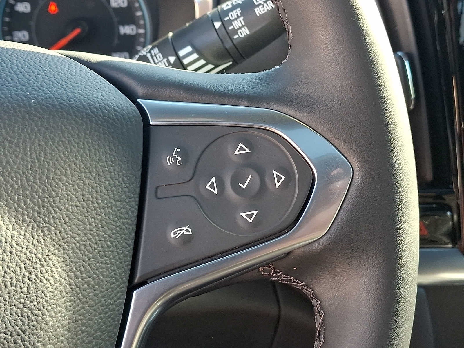 2023 Chevrolet Traverse AWD 4dr LT Leather