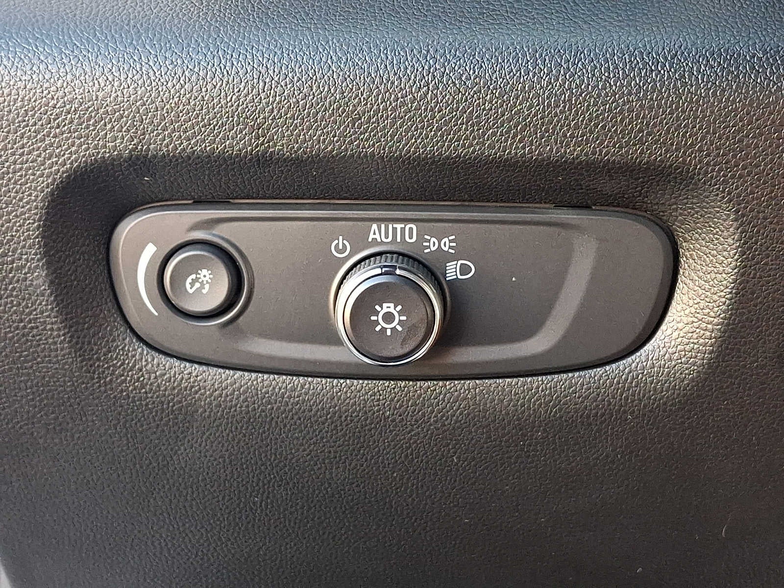 2023 Chevrolet Traverse AWD 4dr LT Leather