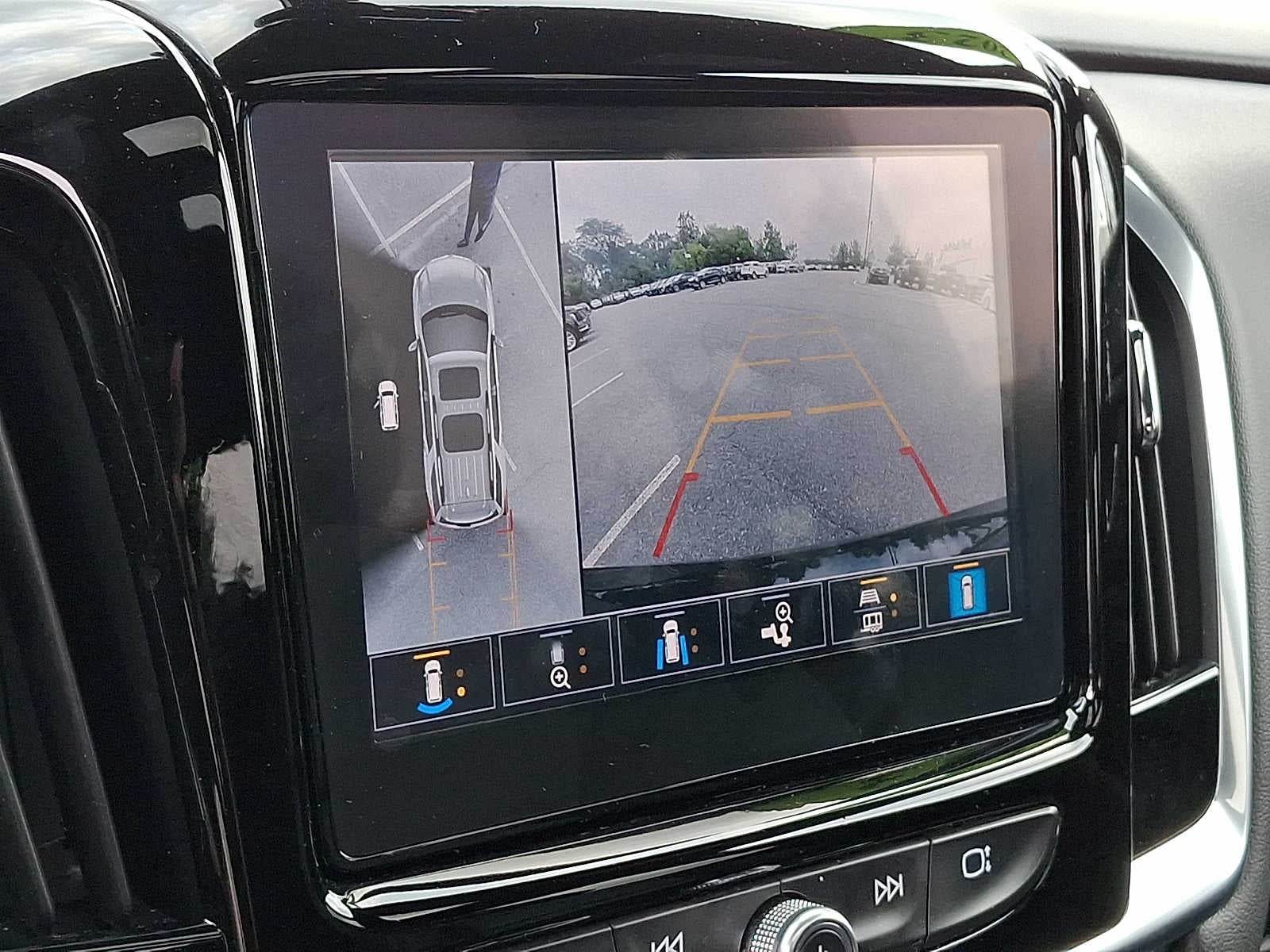 2023 Chevrolet Traverse AWD 4dr RS