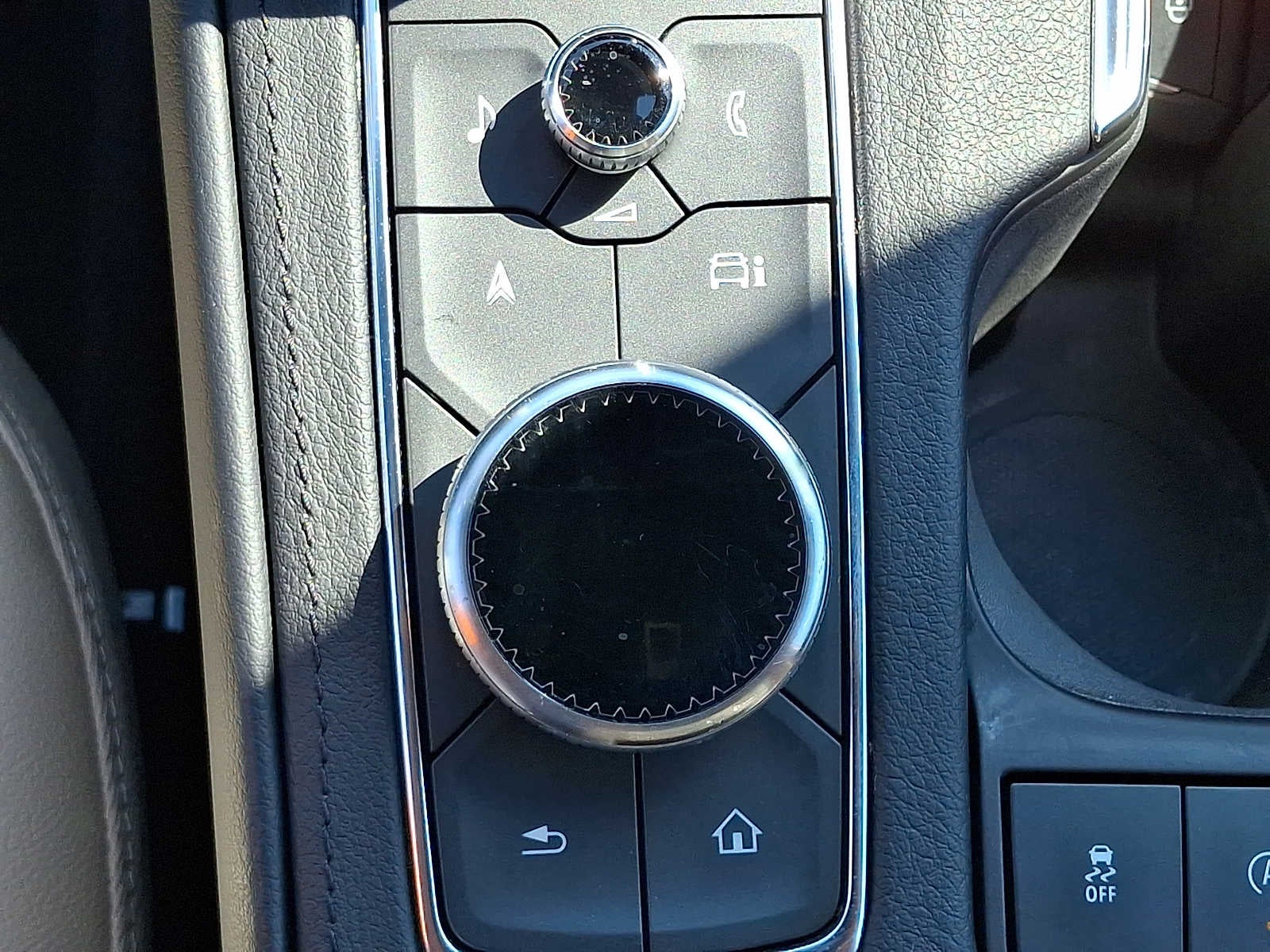 2024 Cadillac XT4 AWD 4dr Luxury