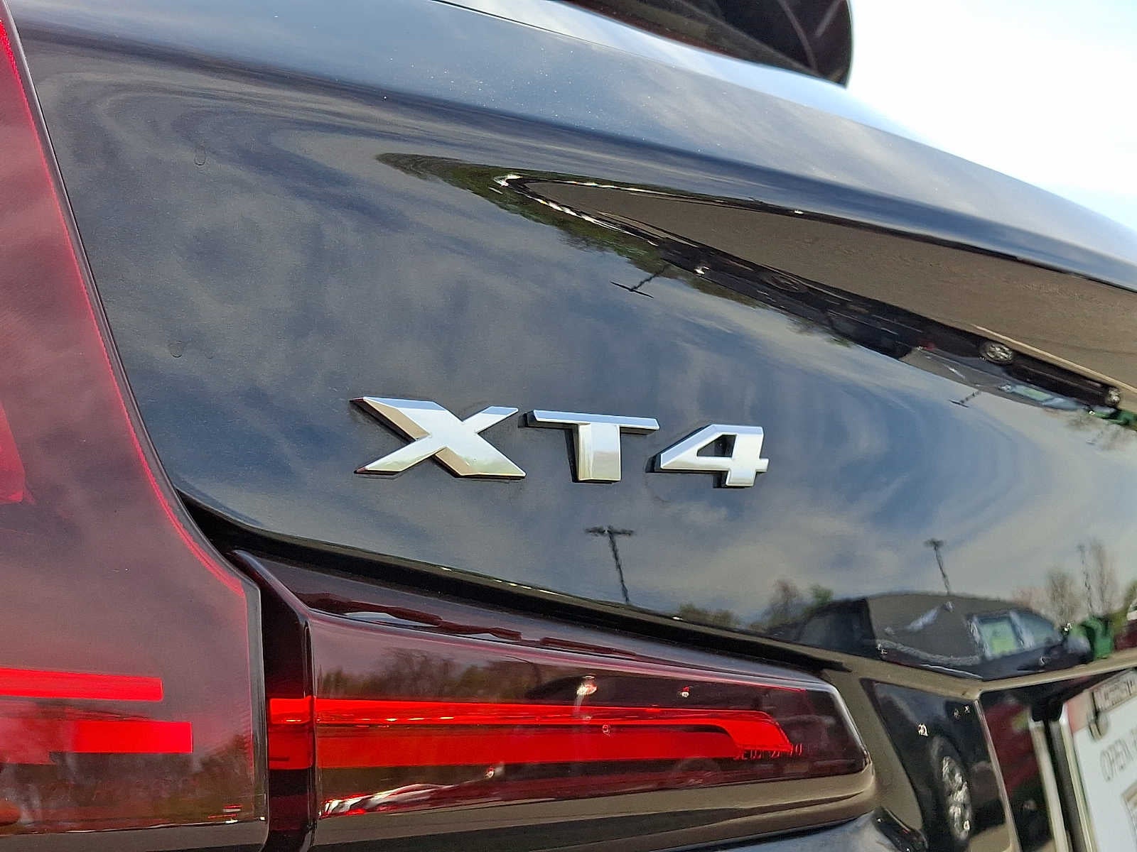 2023 Cadillac XT4 AWD 4dr Premium Luxury