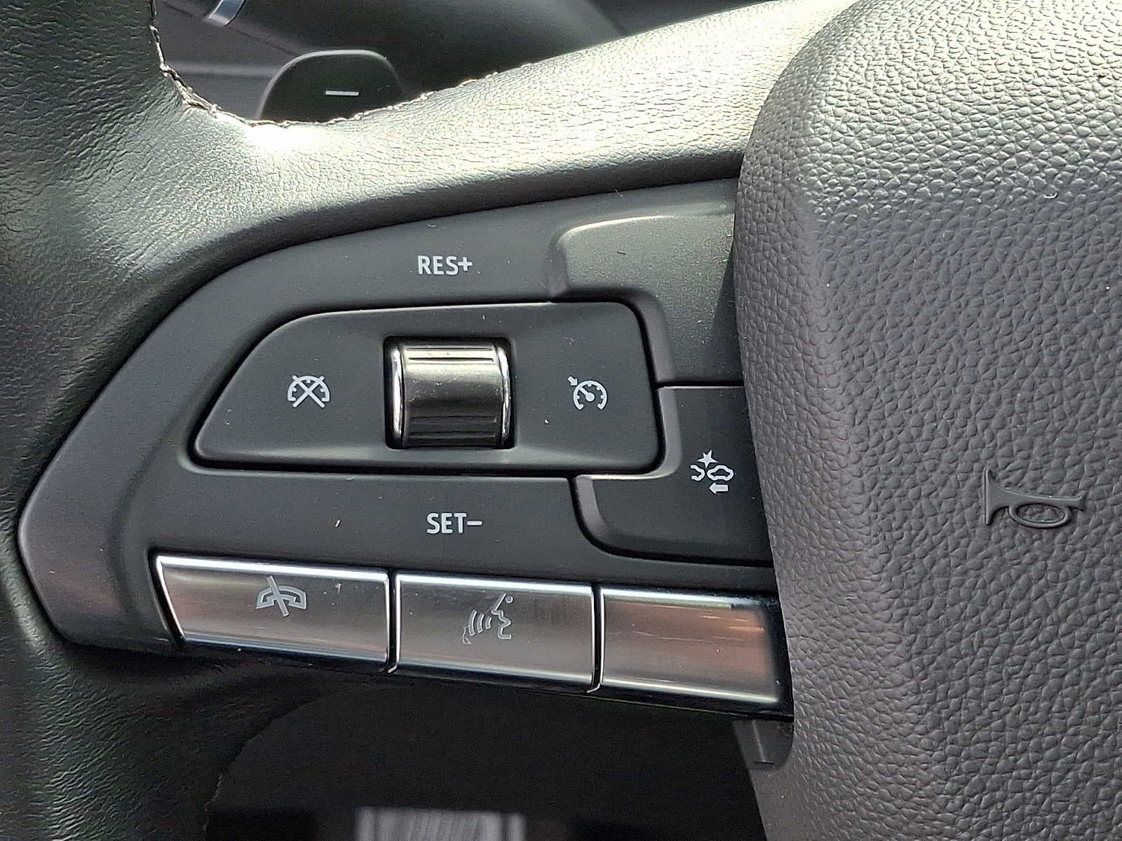 2024 Cadillac XT4 AWD 4dr Premium Luxury