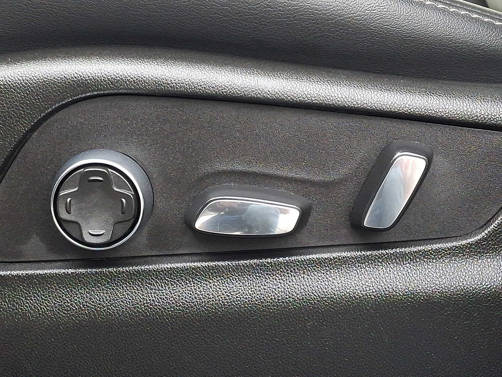 2024 Cadillac XT4 AWD 4dr Premium Luxury