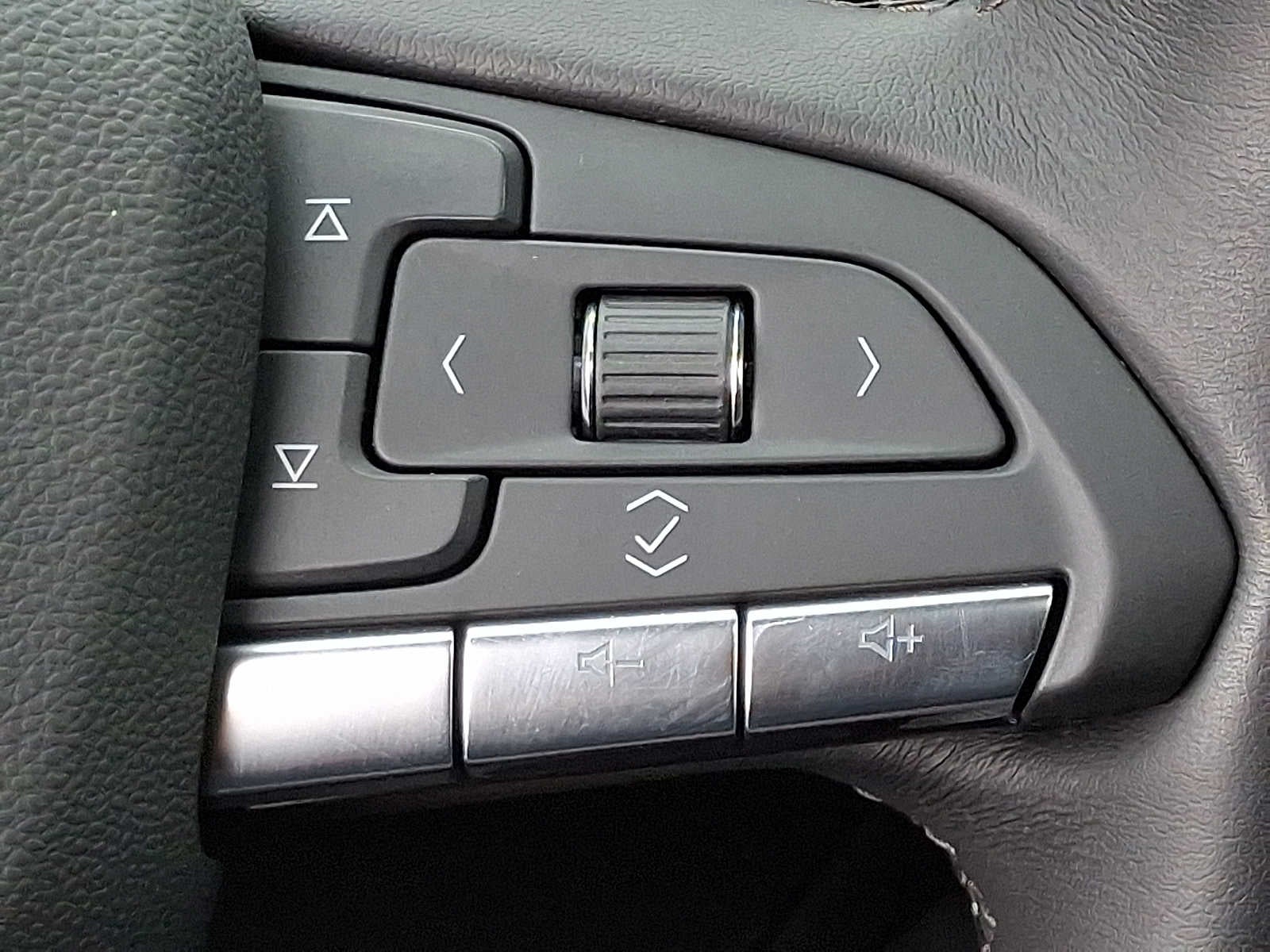 2023 Cadillac XT4 AWD 4dr Premium Luxury