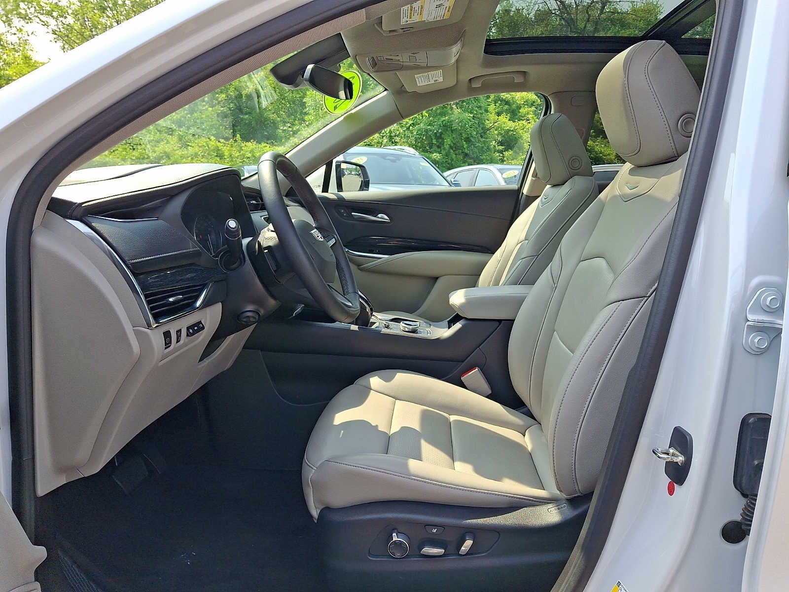 2023 Cadillac XT4 AWD 4dr Premium Luxury