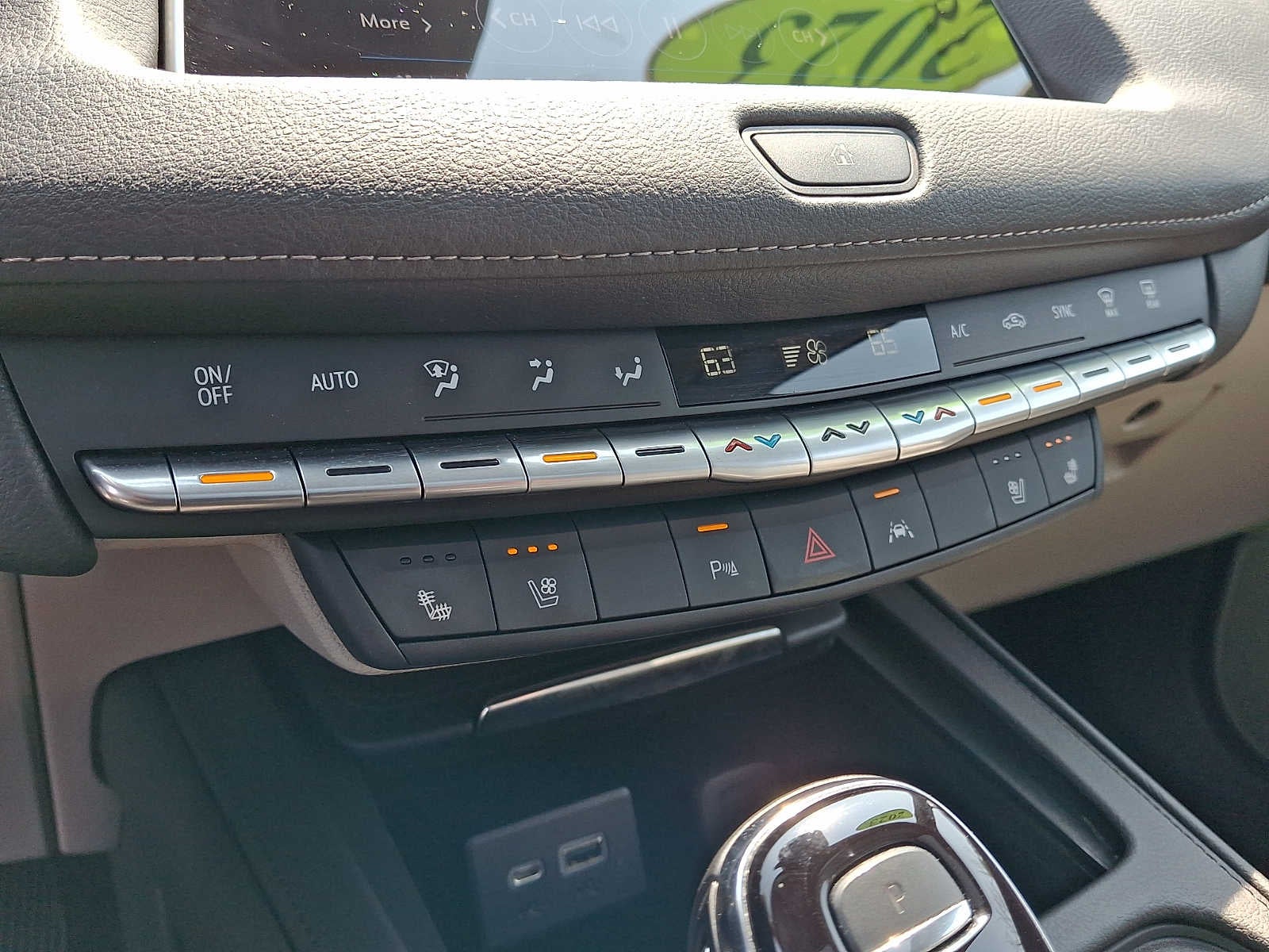 2023 Cadillac XT4 AWD 4dr Premium Luxury