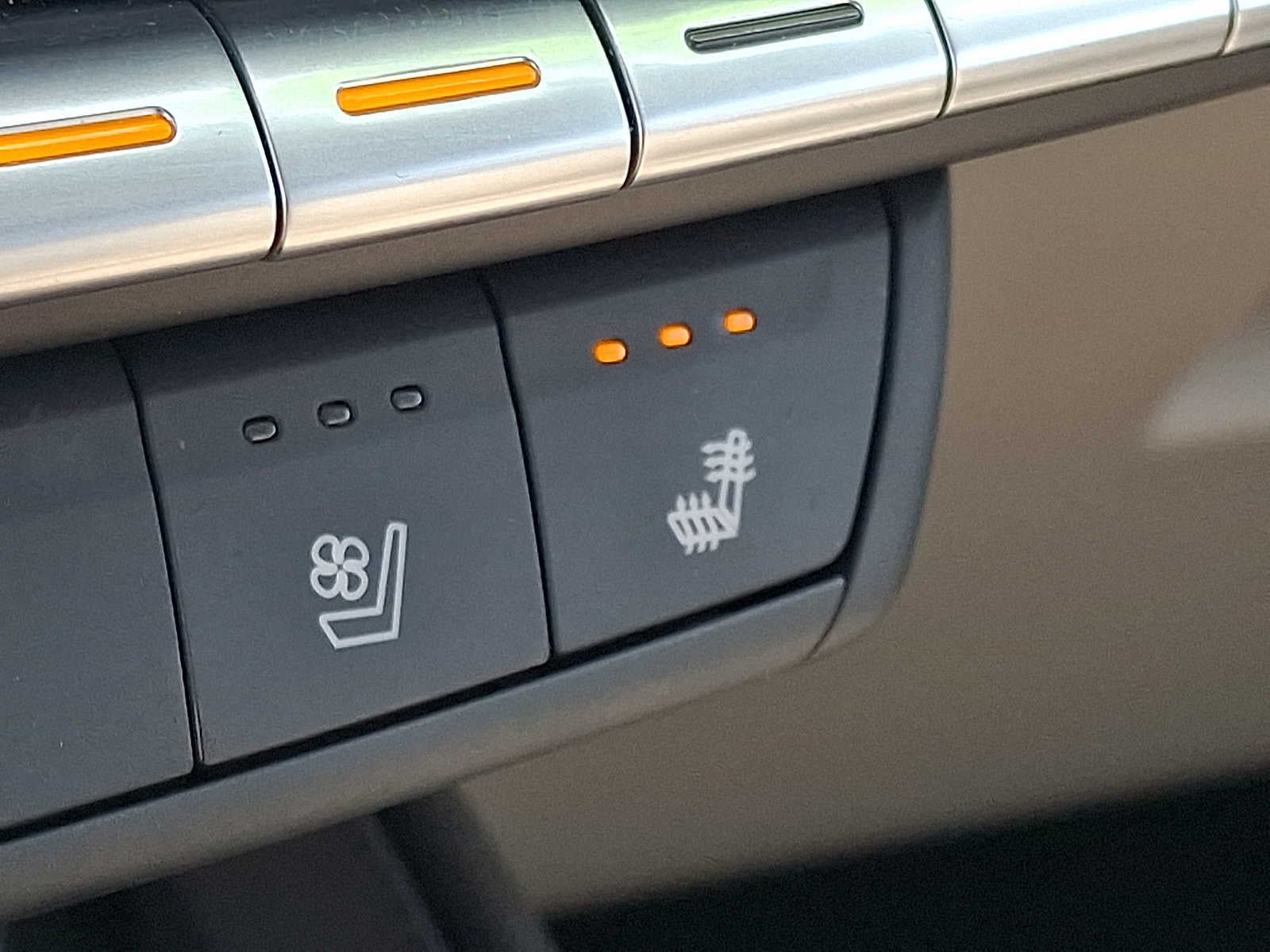 2023 Cadillac XT4 AWD 4dr Premium Luxury