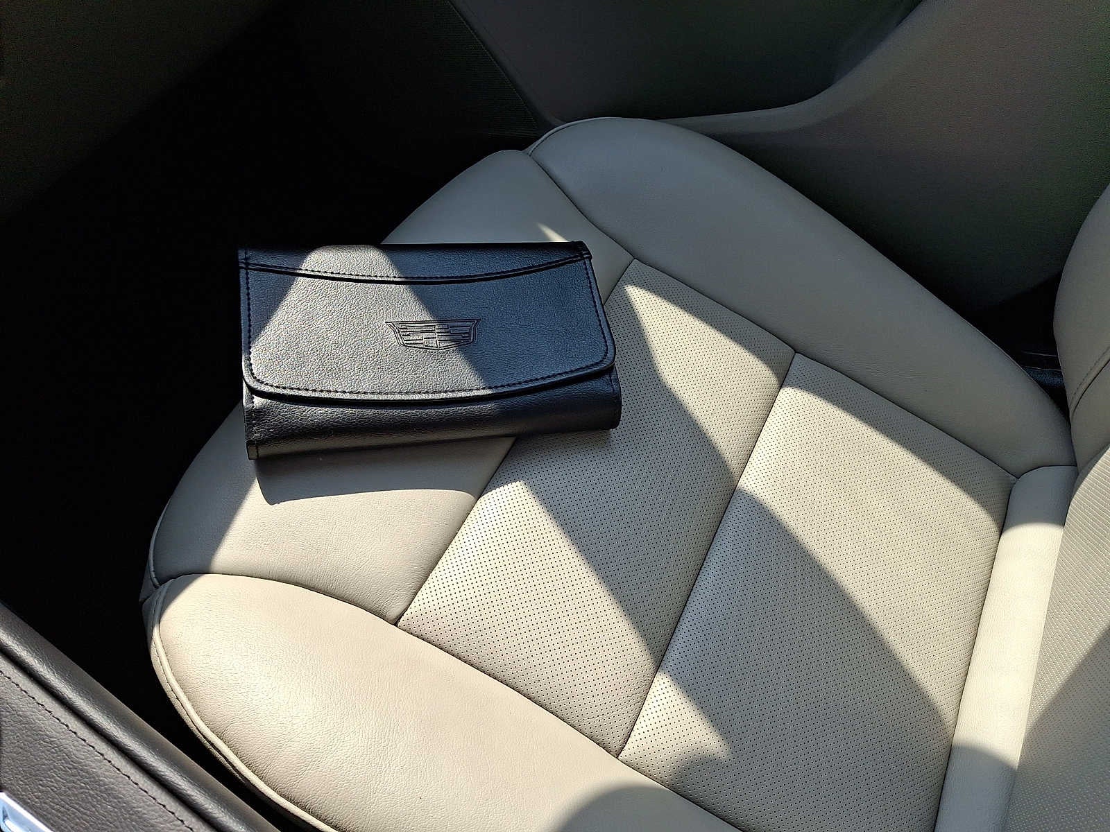 2023 Cadillac XT4 AWD 4dr Premium Luxury