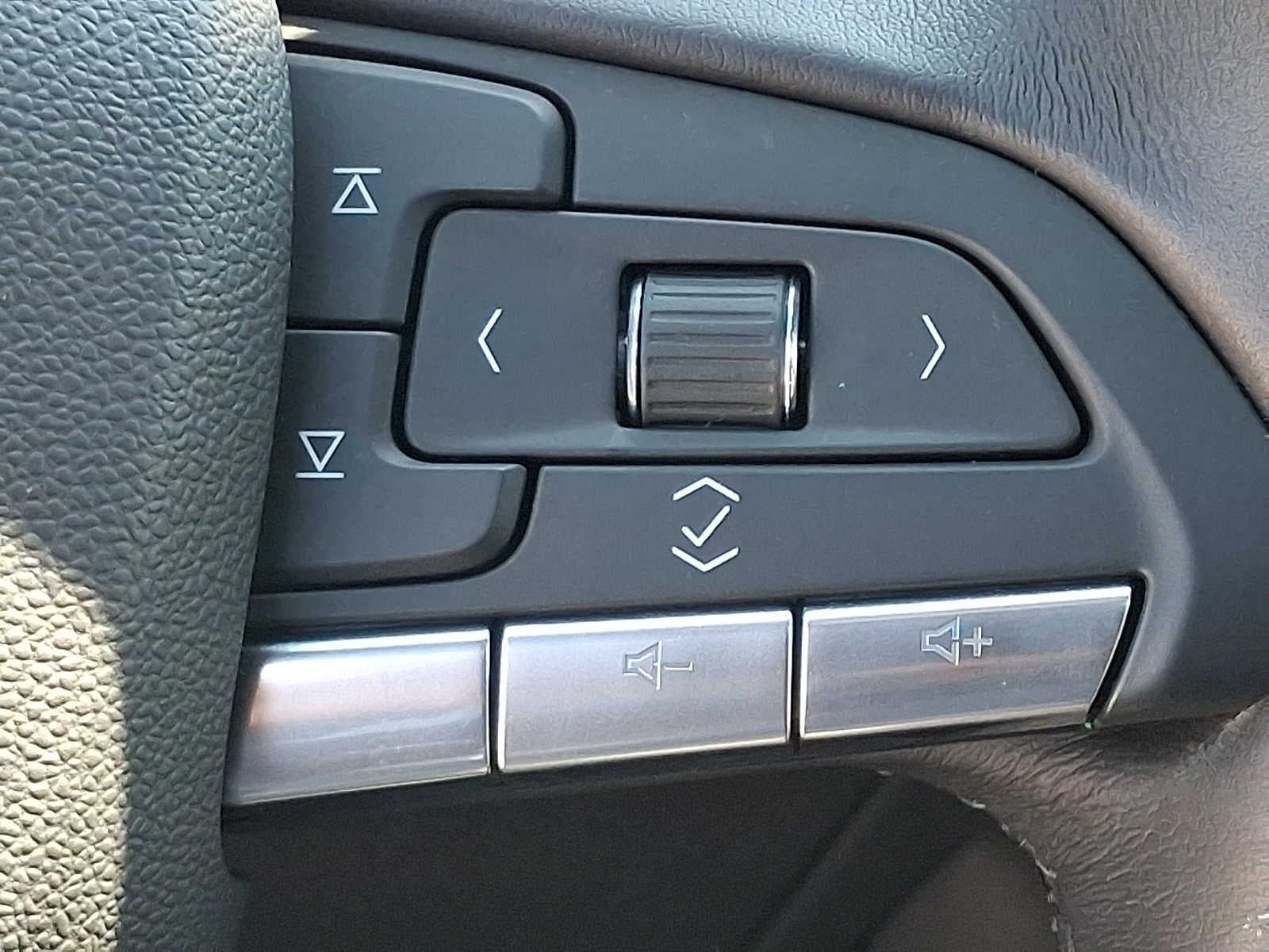 2023 Cadillac XT4 AWD 4dr Premium Luxury