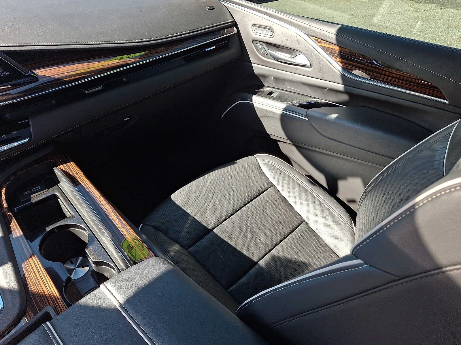 2024 Cadillac Escalade ESV 4WD 4dr Premium Luxury