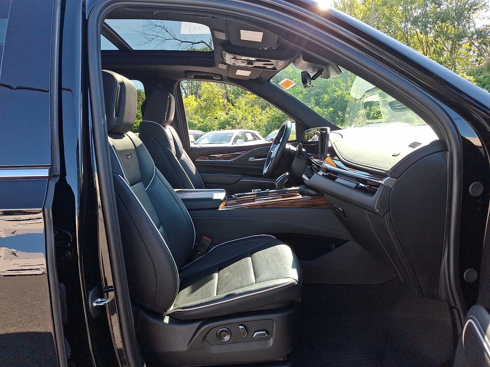 2024 Cadillac Escalade ESV 4WD 4dr Premium Luxury
