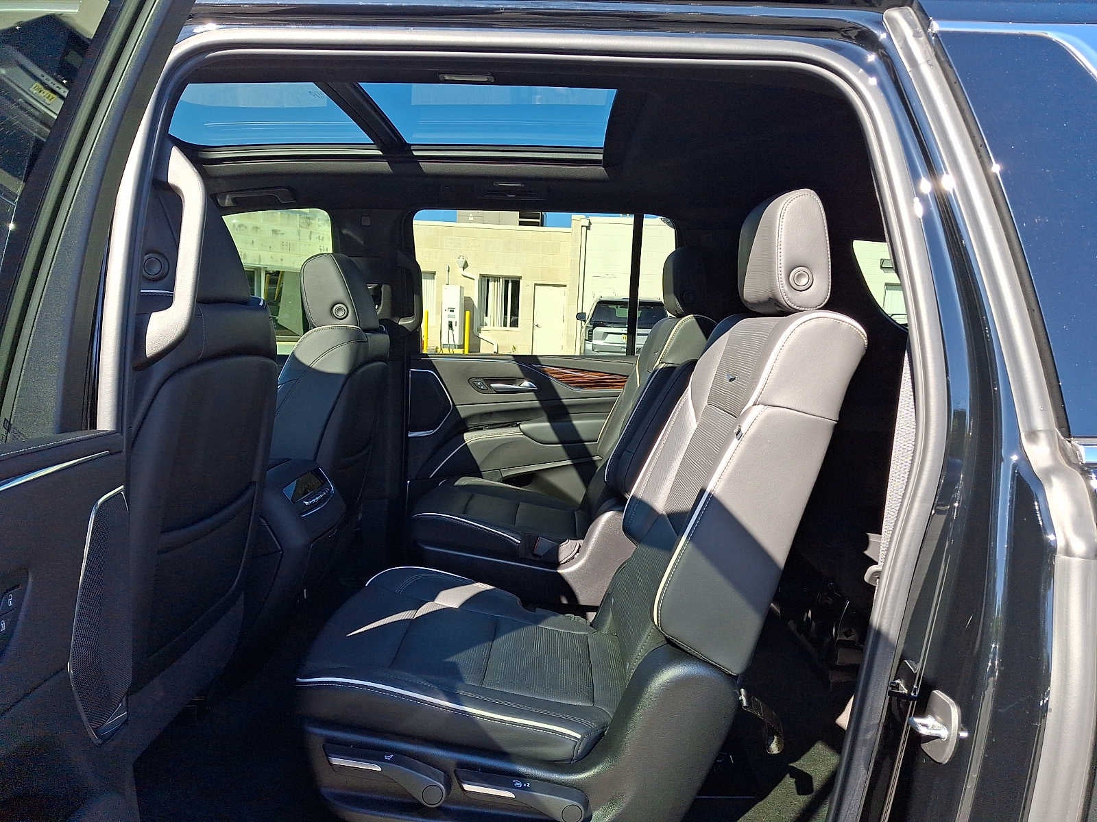2024 Cadillac Escalade ESV 4WD 4dr Premium Luxury