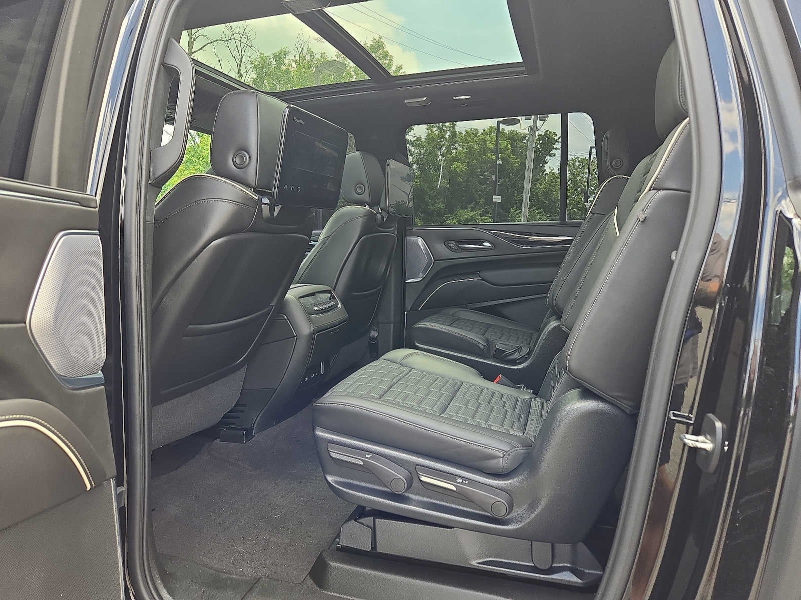 2023 Cadillac Escalade ESV AWD 4dr V-Series