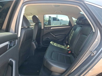 2017 Volkswagen Passat R-Line w/Comfort Pkg Auto