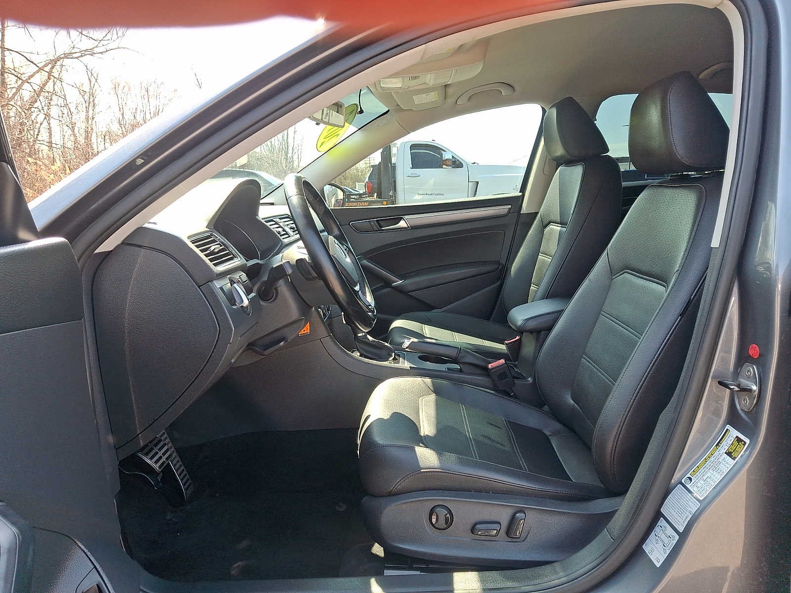 2017 Volkswagen Passat R-Line w/Comfort Pkg Auto