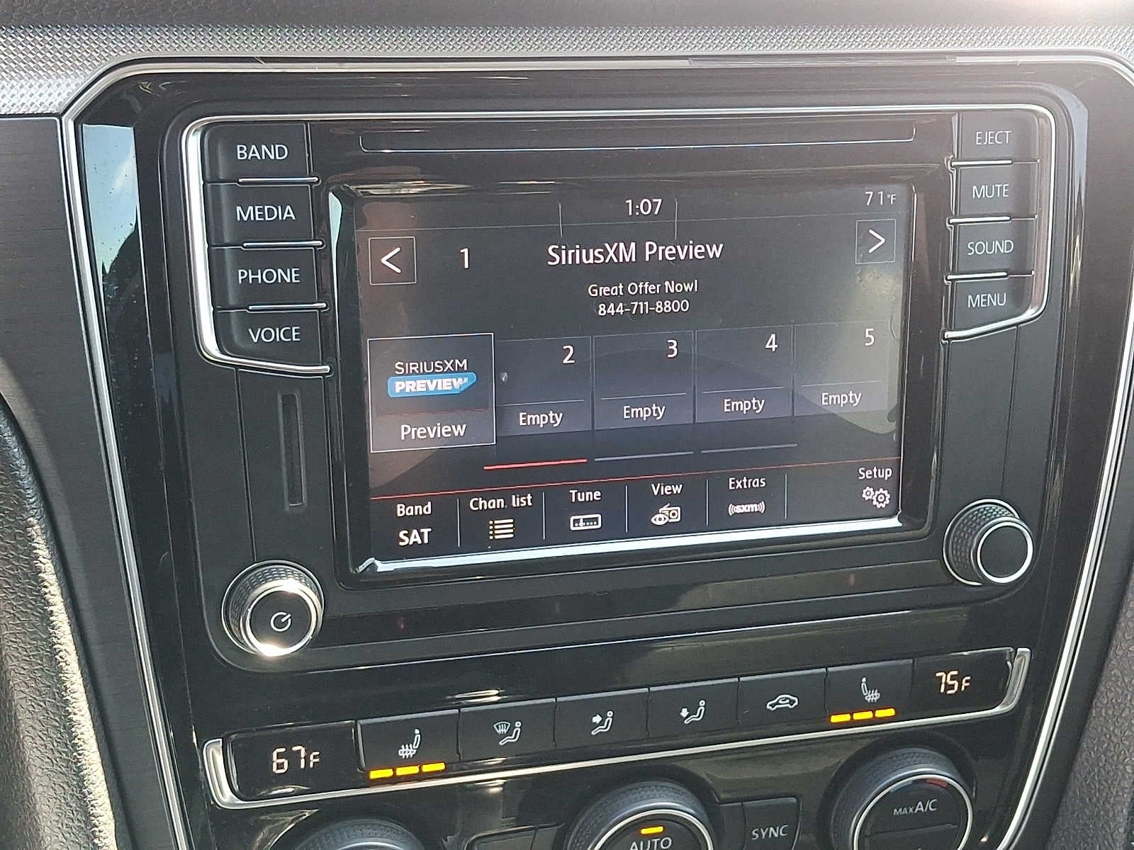 2017 Volkswagen Passat R-Line w/Comfort Pkg Auto