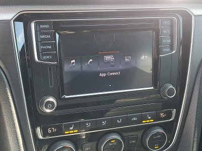 2017 Volkswagen Passat R-Line w/Comfort Pkg Auto