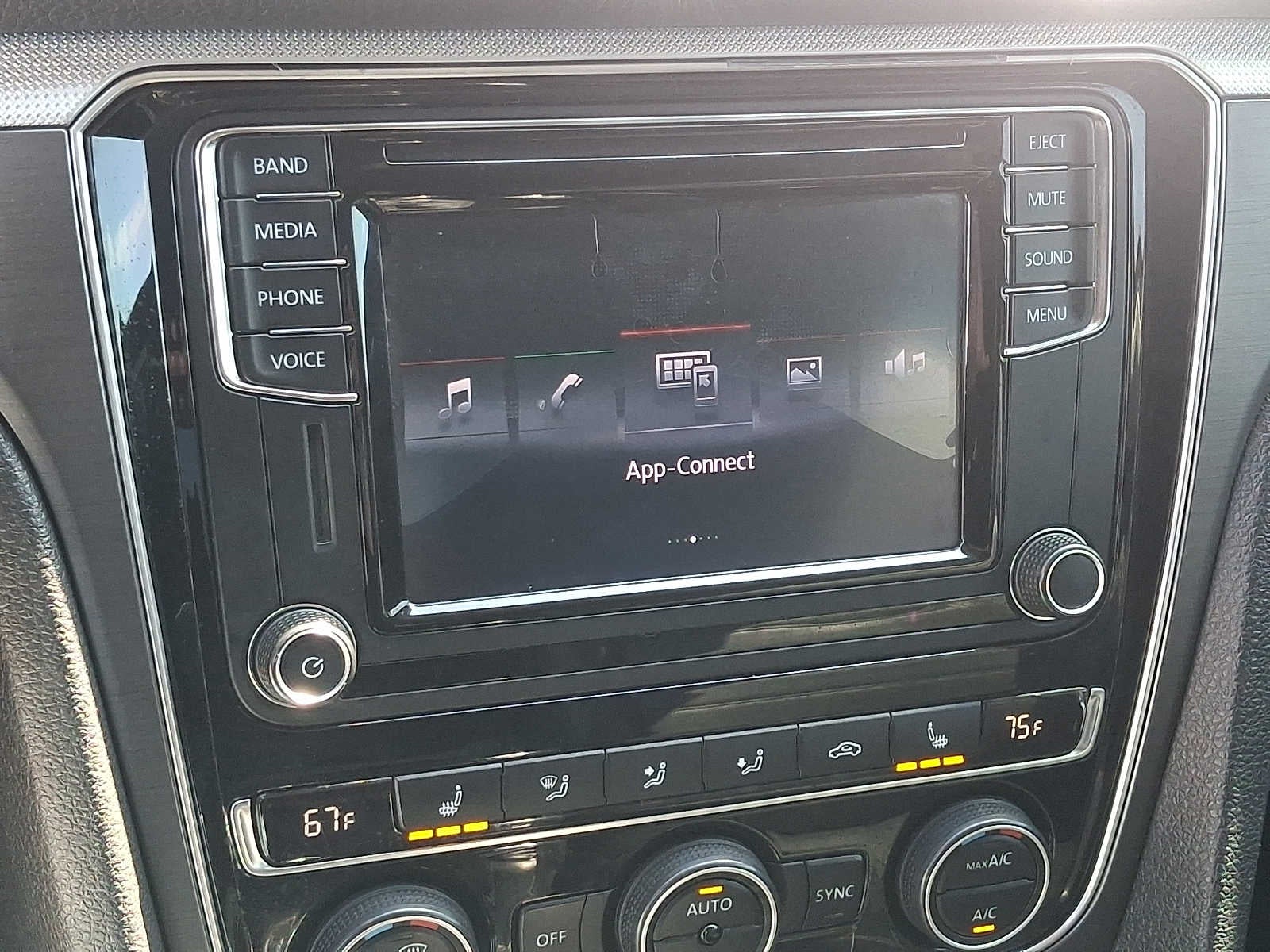 2017 Volkswagen Passat R-Line w/Comfort Pkg Auto