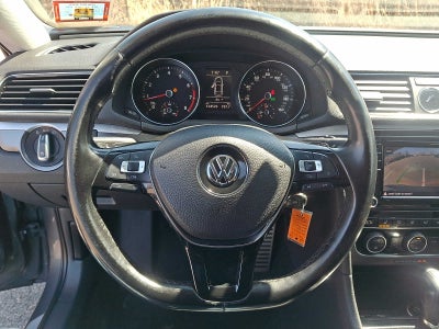2017 Volkswagen Passat R-Line w/Comfort Pkg Auto