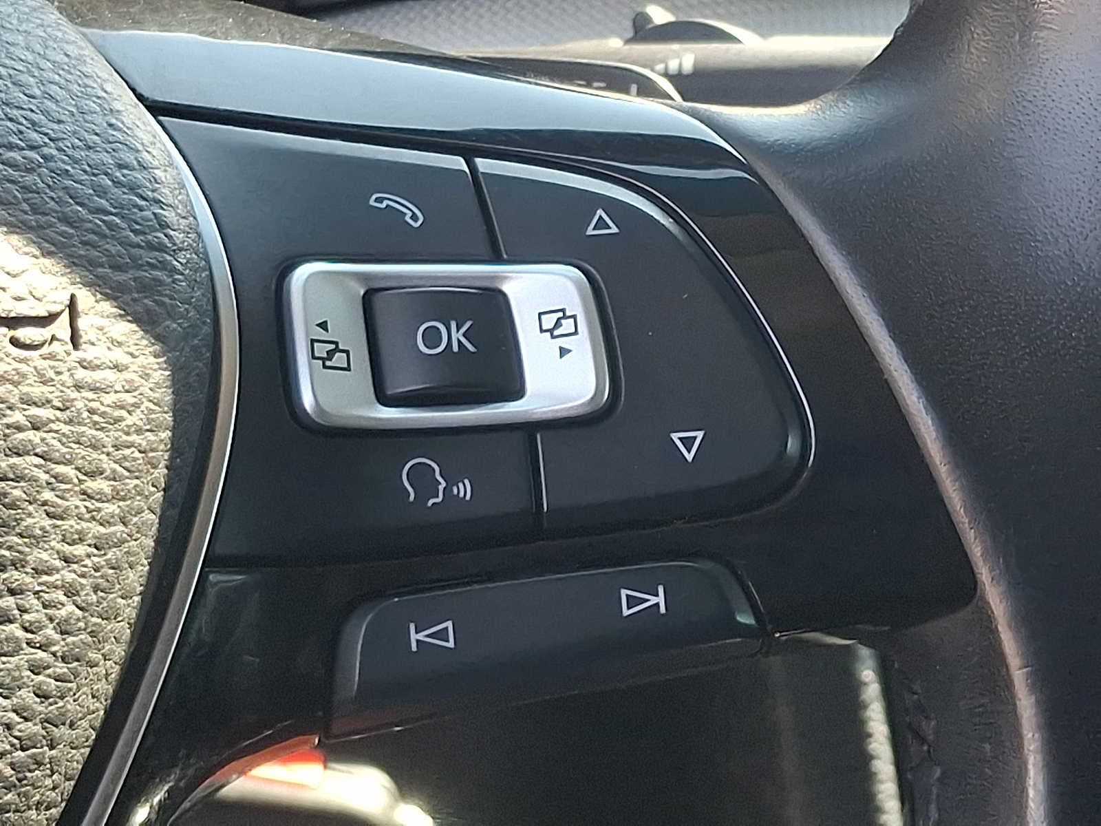 2017 Volkswagen Passat R-Line w/Comfort Pkg Auto