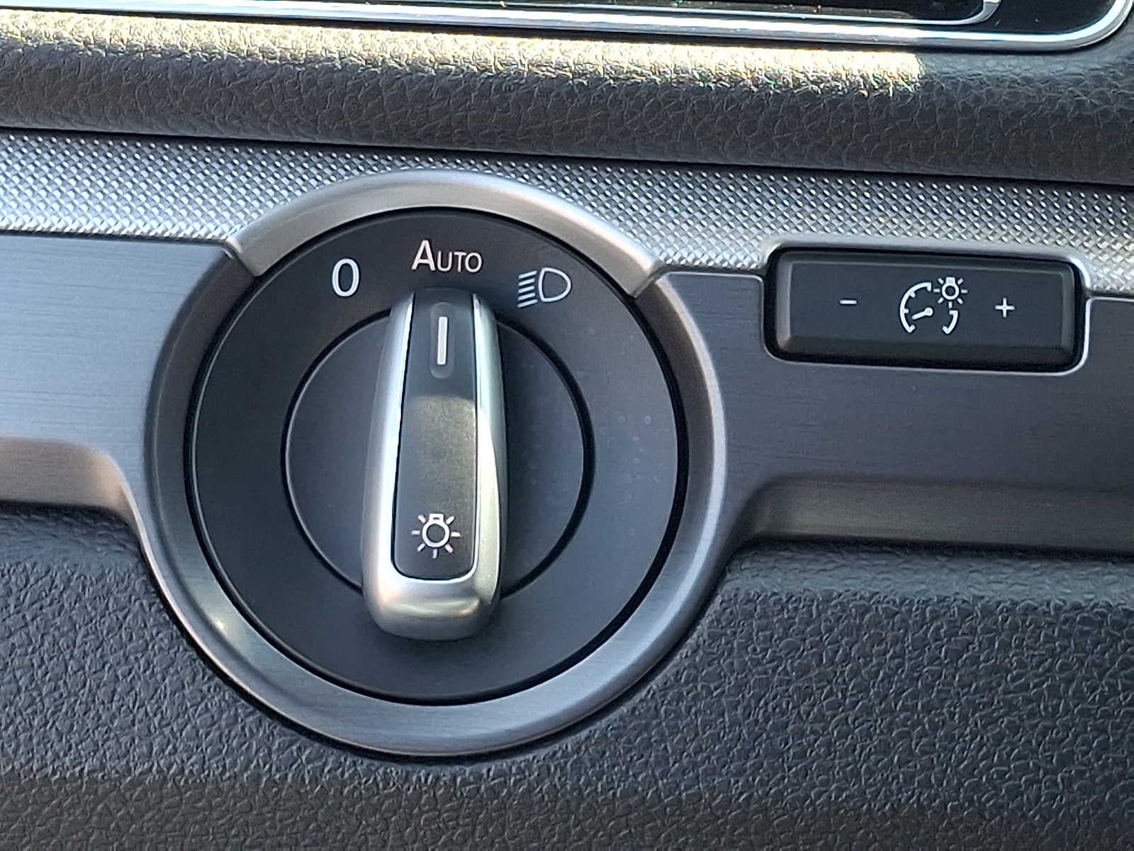 2017 Volkswagen Passat R-Line w/Comfort Pkg Auto