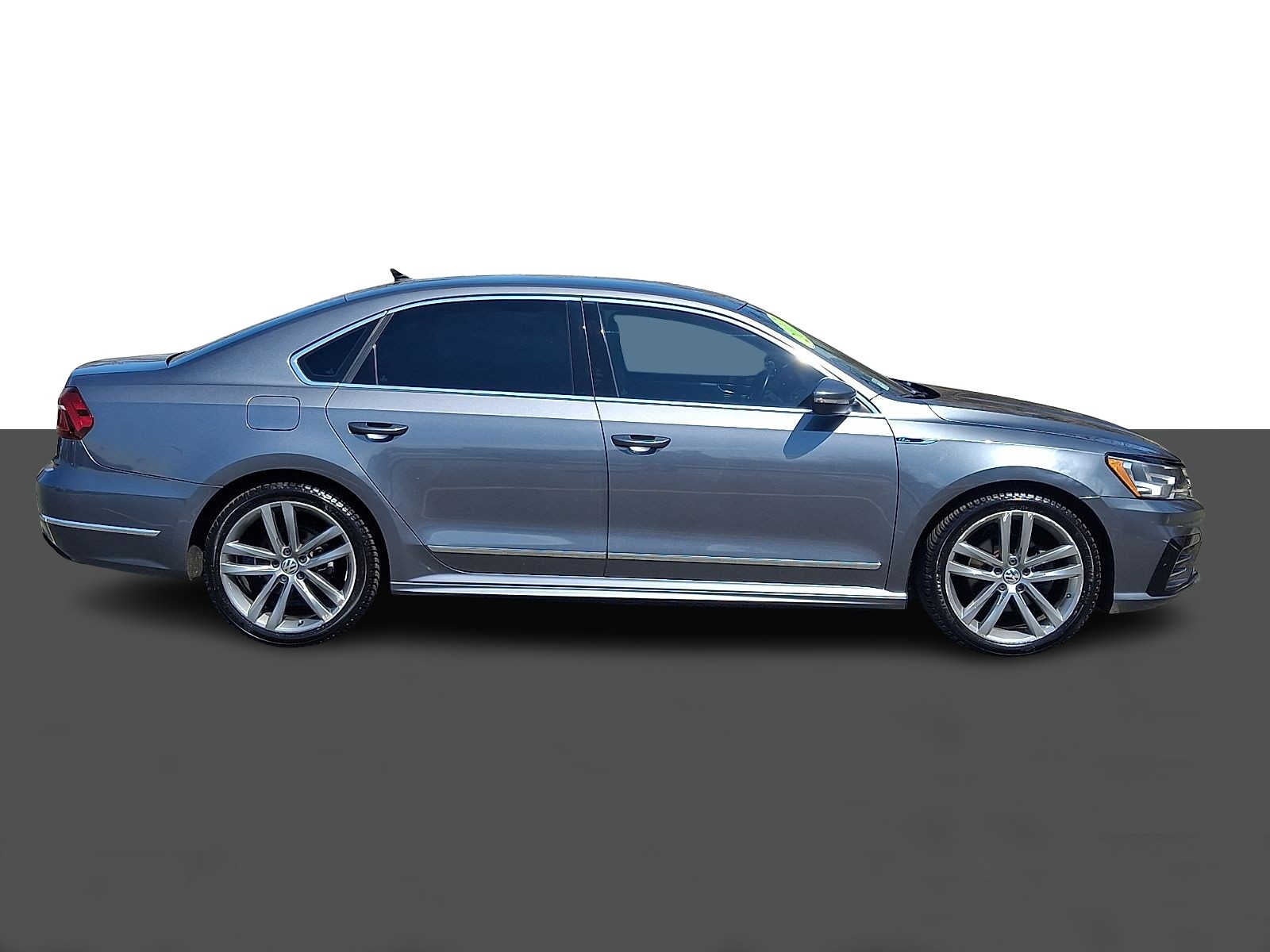2017 Volkswagen Passat R-Line w/Comfort Pkg Auto