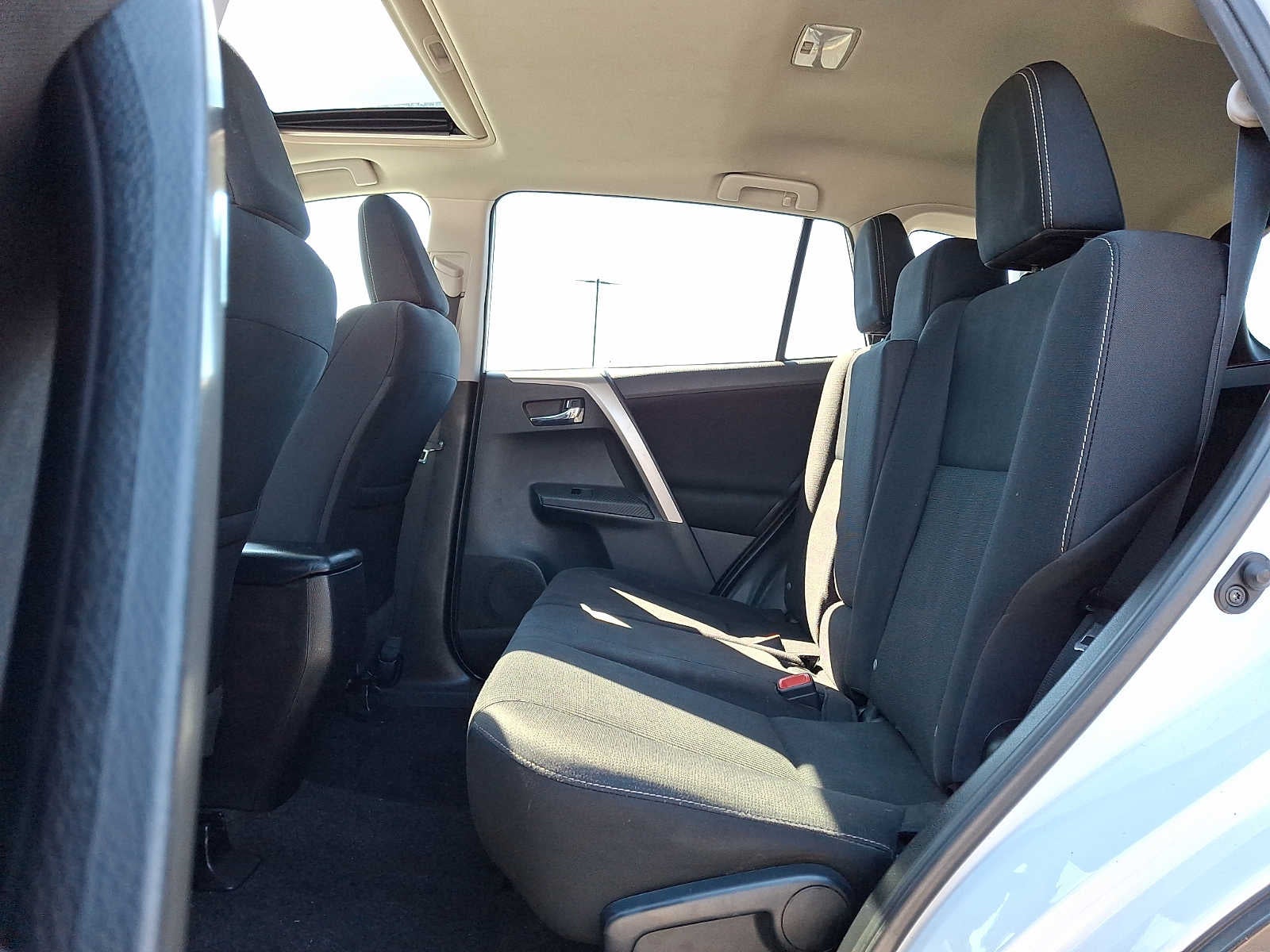 2015 Toyota RAV4 AWD 4dr XLE