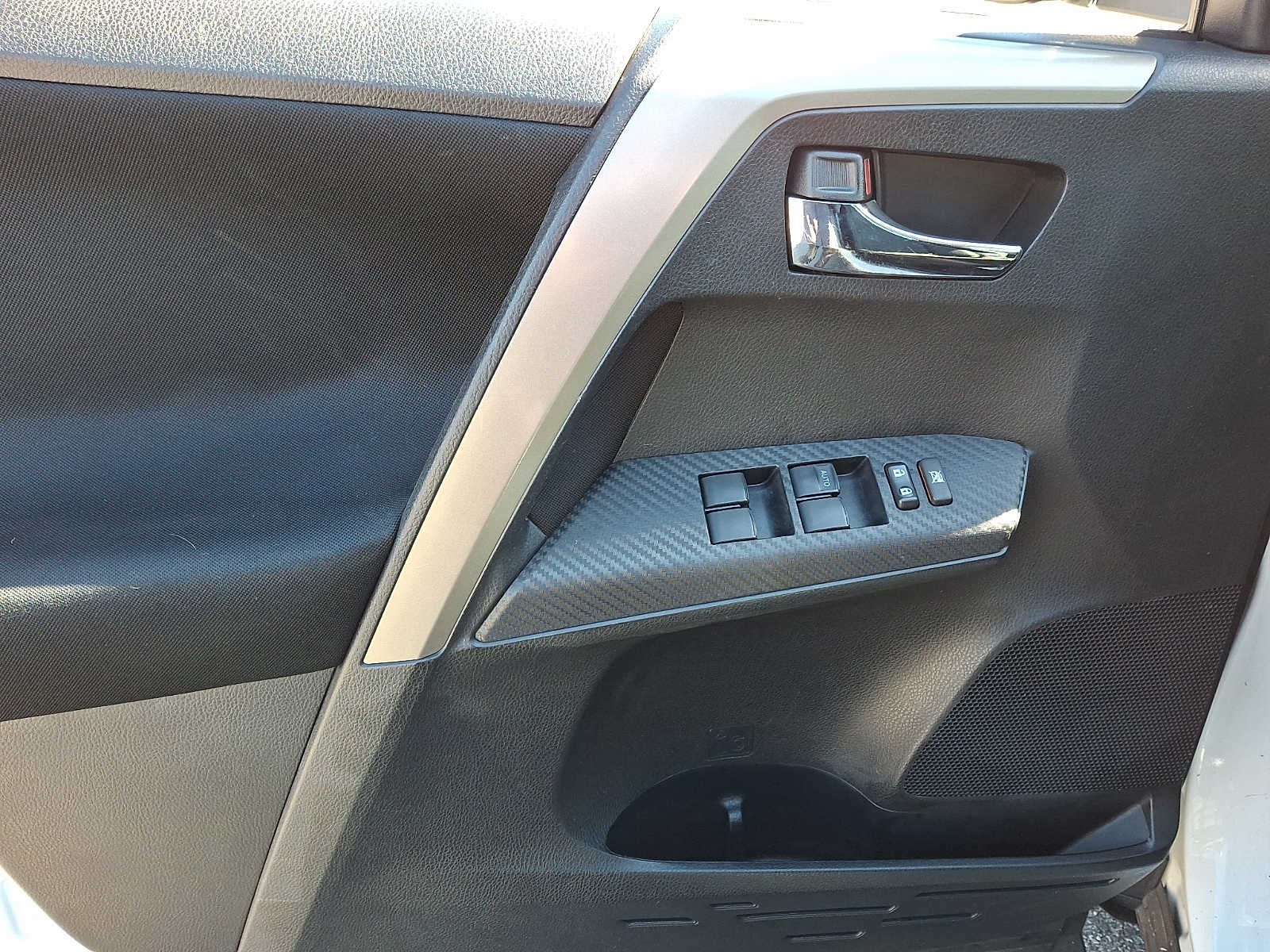 2015 Toyota RAV4 AWD 4dr XLE