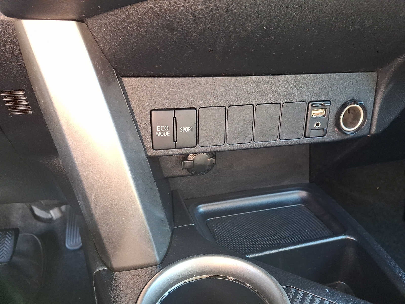 2015 Toyota RAV4 AWD 4dr XLE