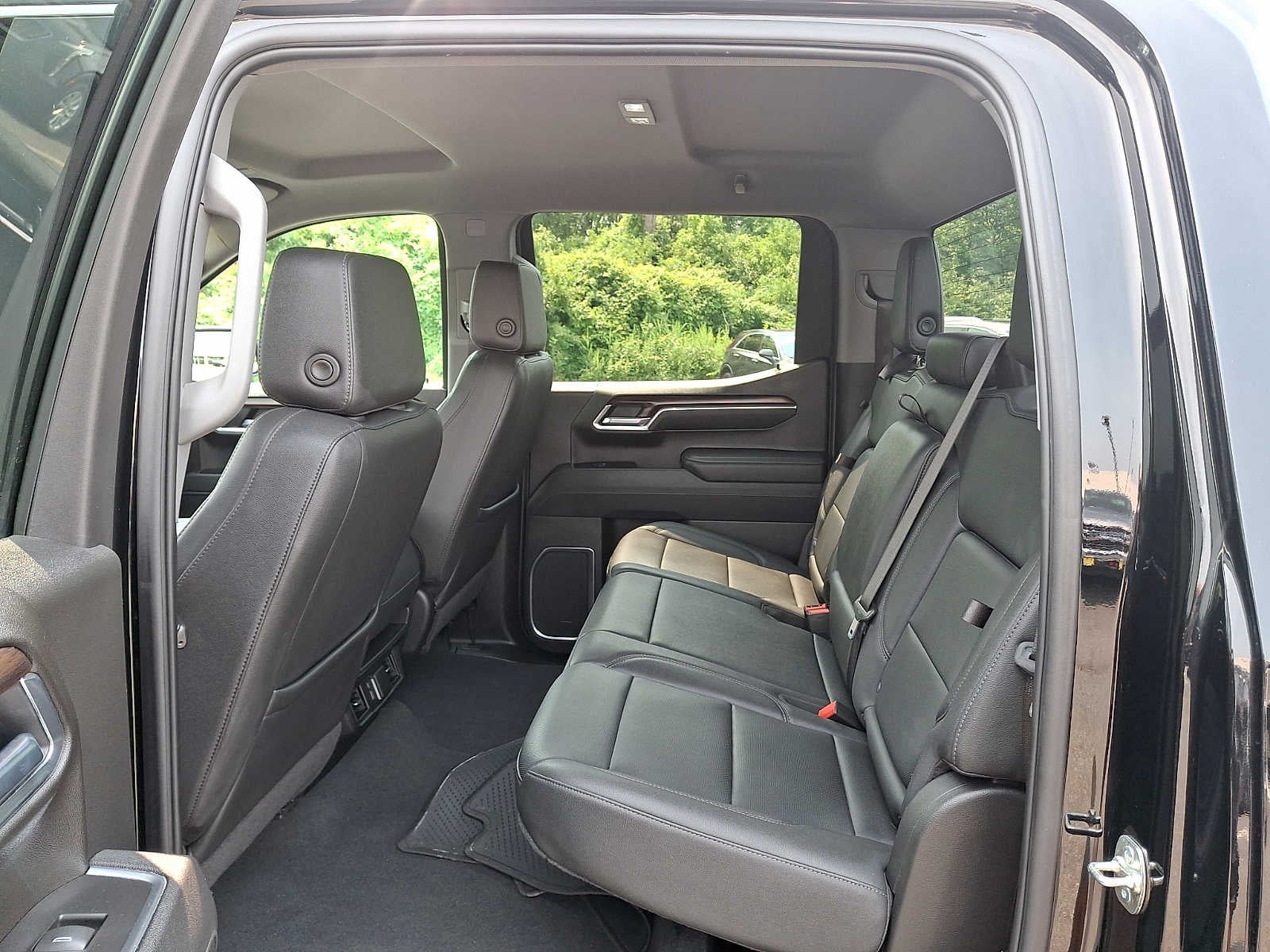 2025 GMC Sierra 1500 4WD Crew Cab 147 SLT