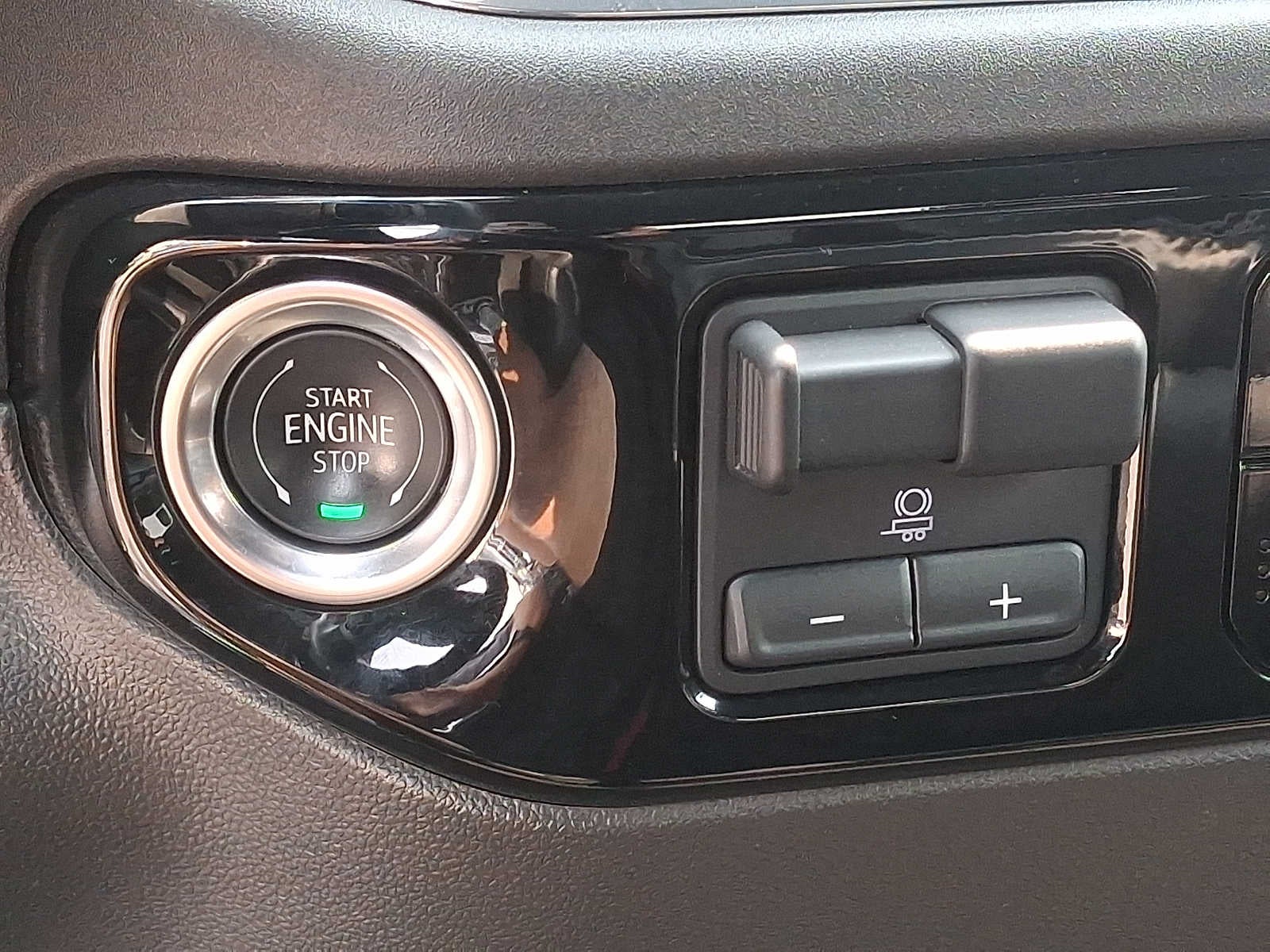 2025 GMC Sierra 1500 4WD Crew Cab 147 SLT
